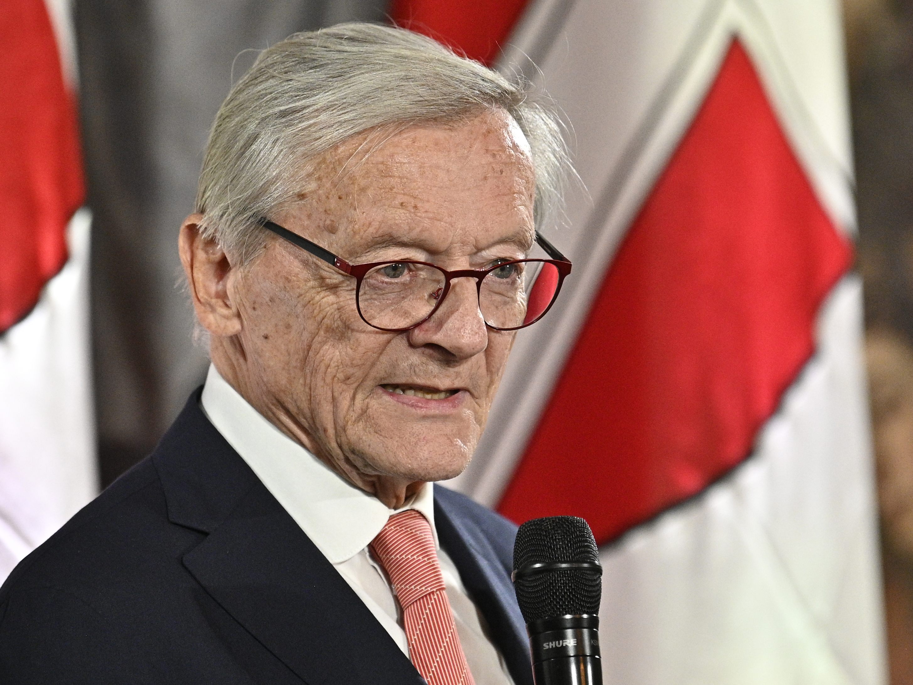 Kritik gibt es an der Tätigkeit von Wolfgang Schüssel im Lukoil-Aufsichtsrat.