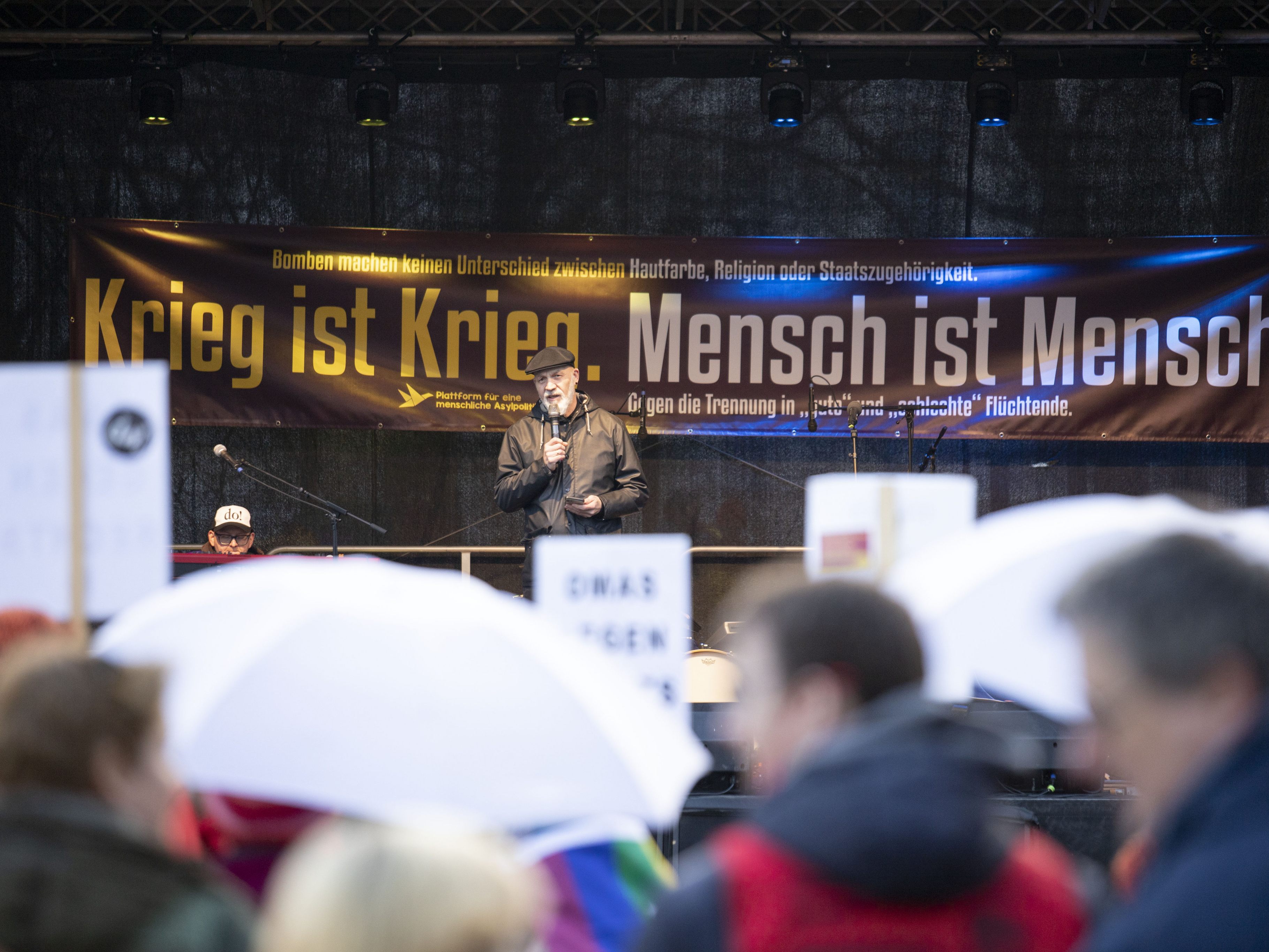 Der Ukraine-Krieg spielte bei einer Demonstration in Wien gegen Rassismus eine Rolle.