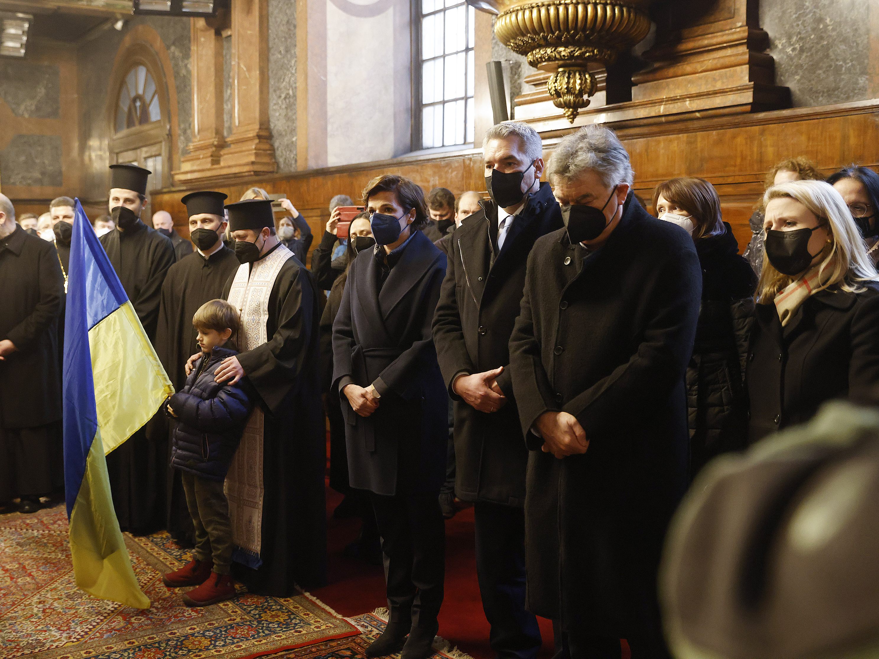 Die Bundesregierung Österreichs zeigte in der St. Barbara-Kirche ihre Solidarität mit der Ukraine.