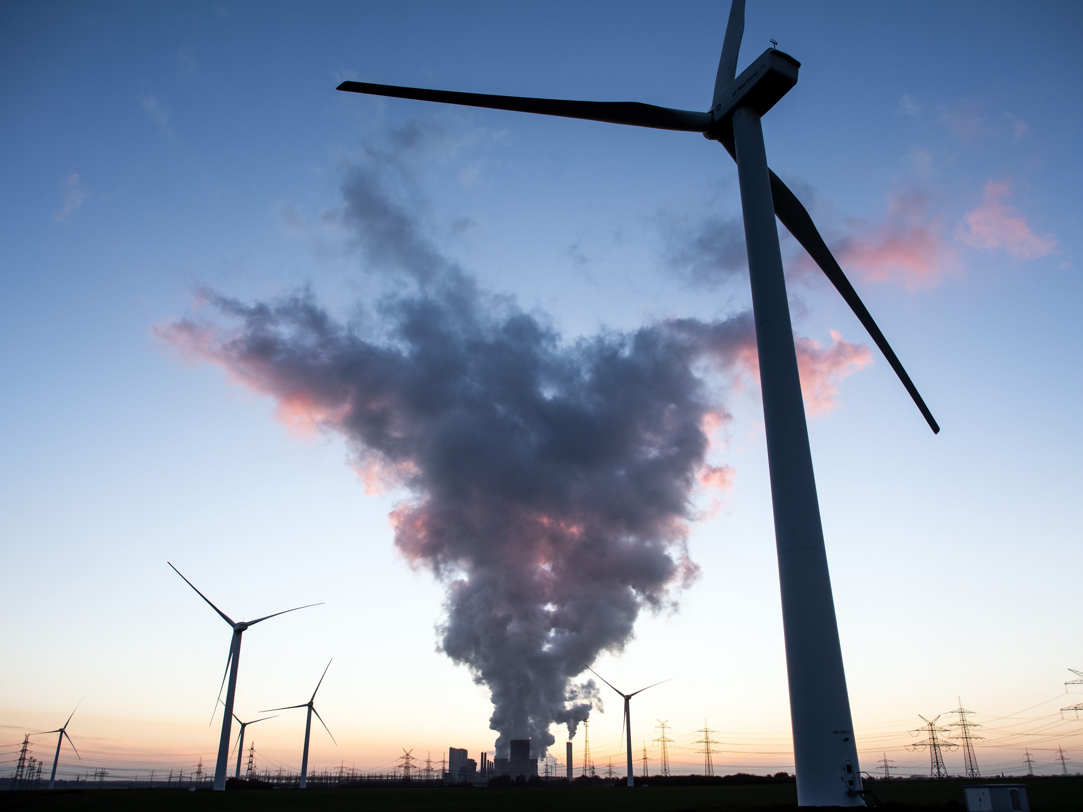 Trotz großem Windkraft-Anteils musste im Februar 2022 viel Strom importiert werden. Trotz großem Windkraft-Anteils musste im Februar 2022 viel Strom importiert werden.