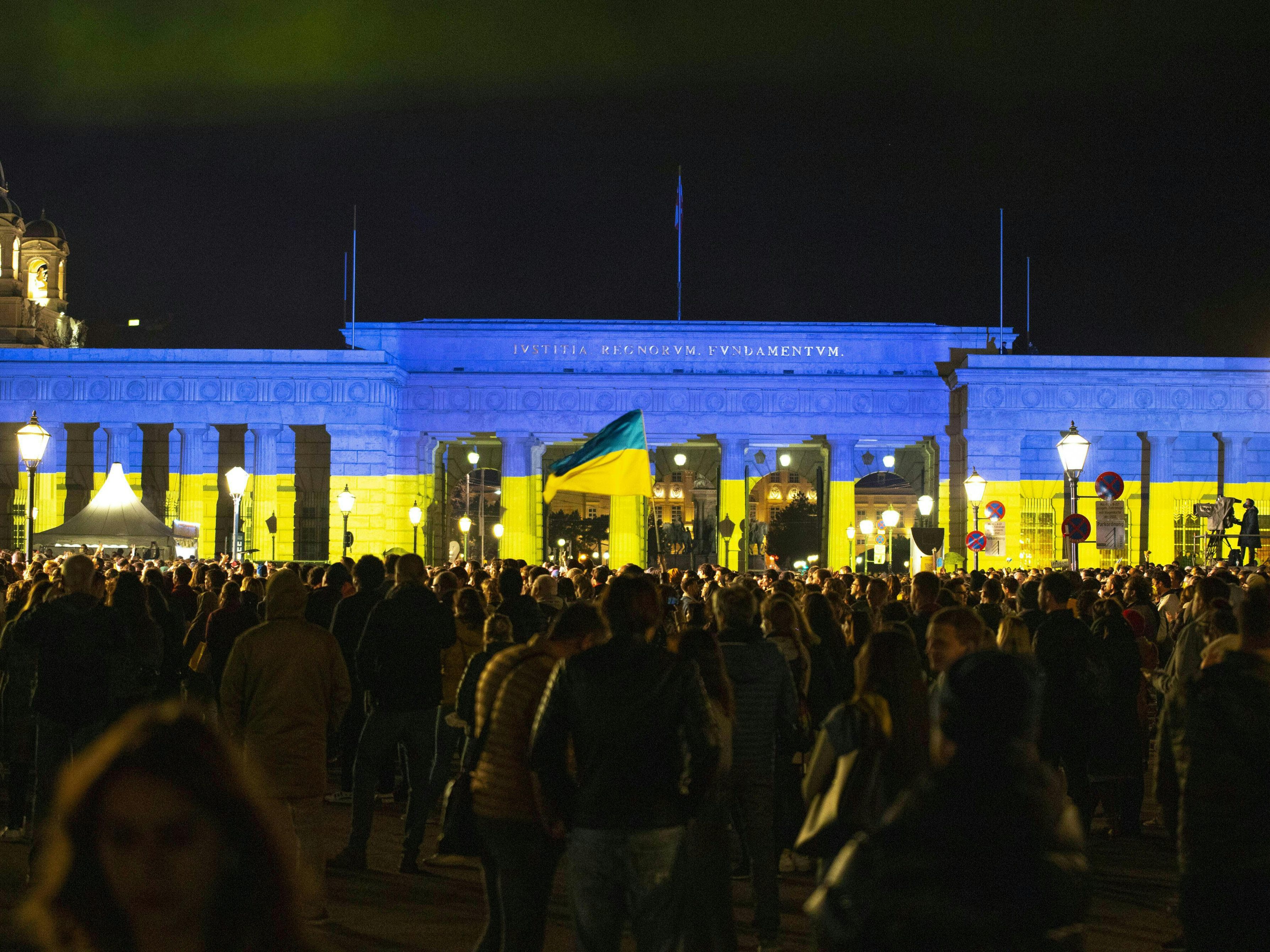 "YesWeCare": Ukraine-Benefizkonzert sammelte vorläufig 150.000 Euro. "YesWeCare": Ukraine-Benefizkonzert sammelte vorläufig 150.000 Euro.