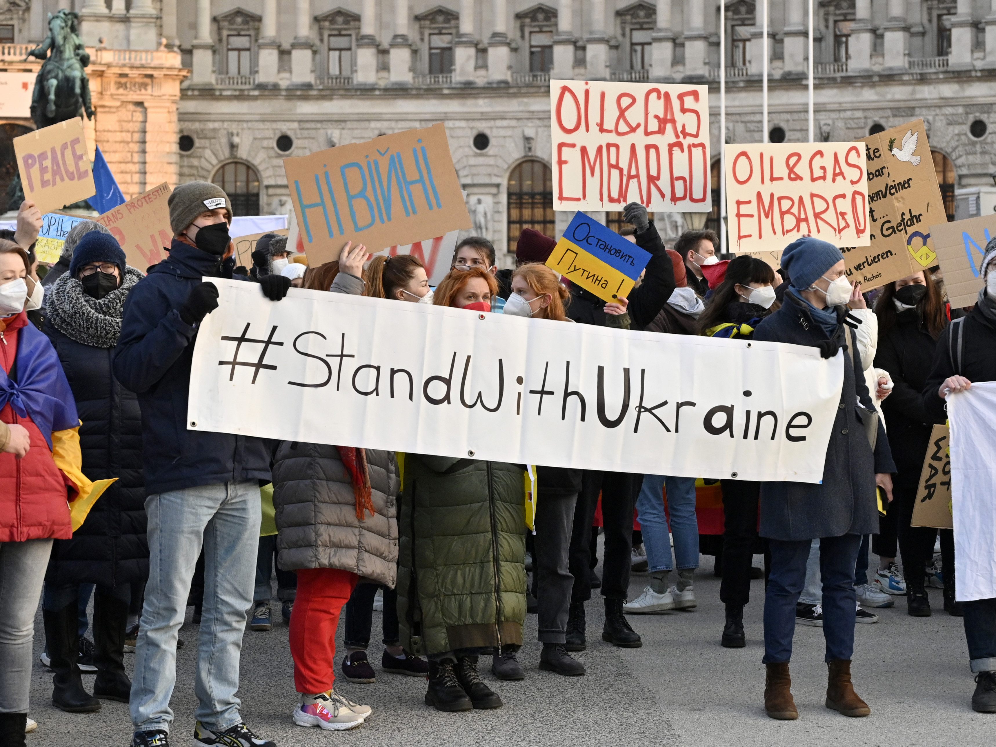 Fridays for Future demonstrierte am Wiener Heldenplatz Solidarität mit der Ukraine. Fridays for Future demonstrierte am Wiener Heldenplatz Solidarität mit der Ukraine.