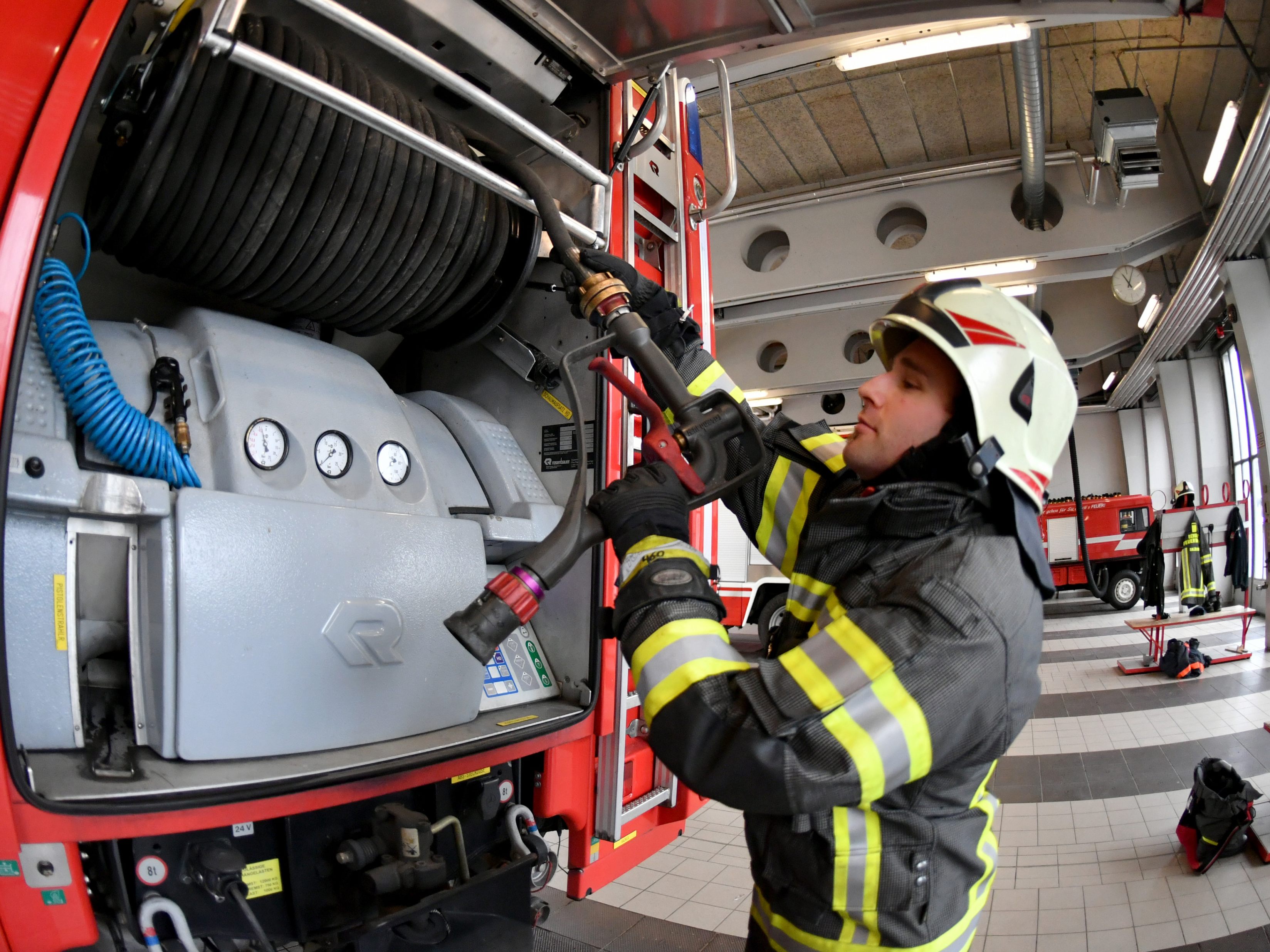 Die Feuerwehr wurde am Mittwochvormittag zu einem Lagerhausbrand in Wien-Liesing gerufen.