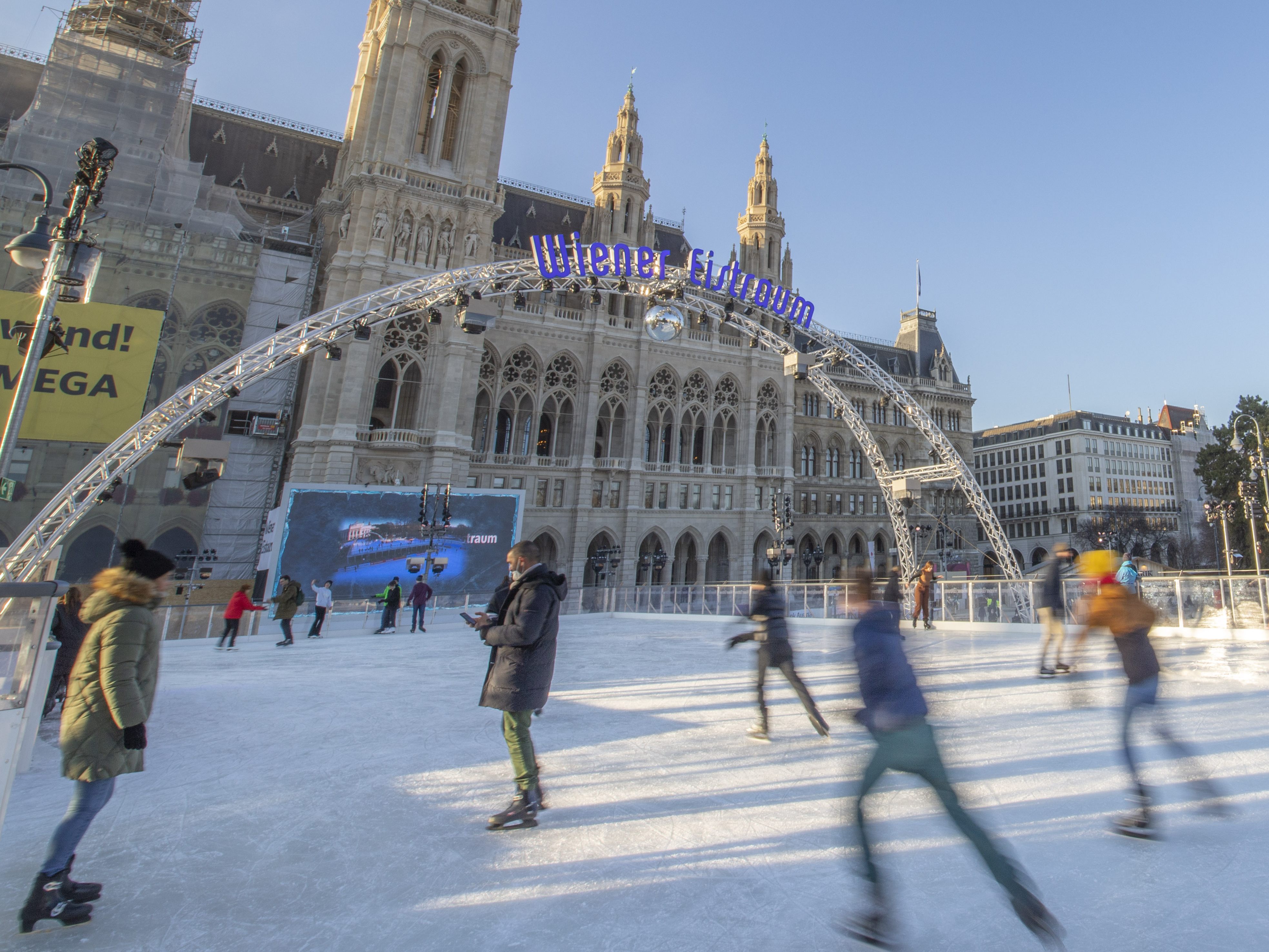 Der Wiener Eistraum vor dem Rathaus ging nach 47 Tagen zu Ende. Der Wiener Eistraum vor dem Rathaus ging nach 47 Tagen zu Ende.