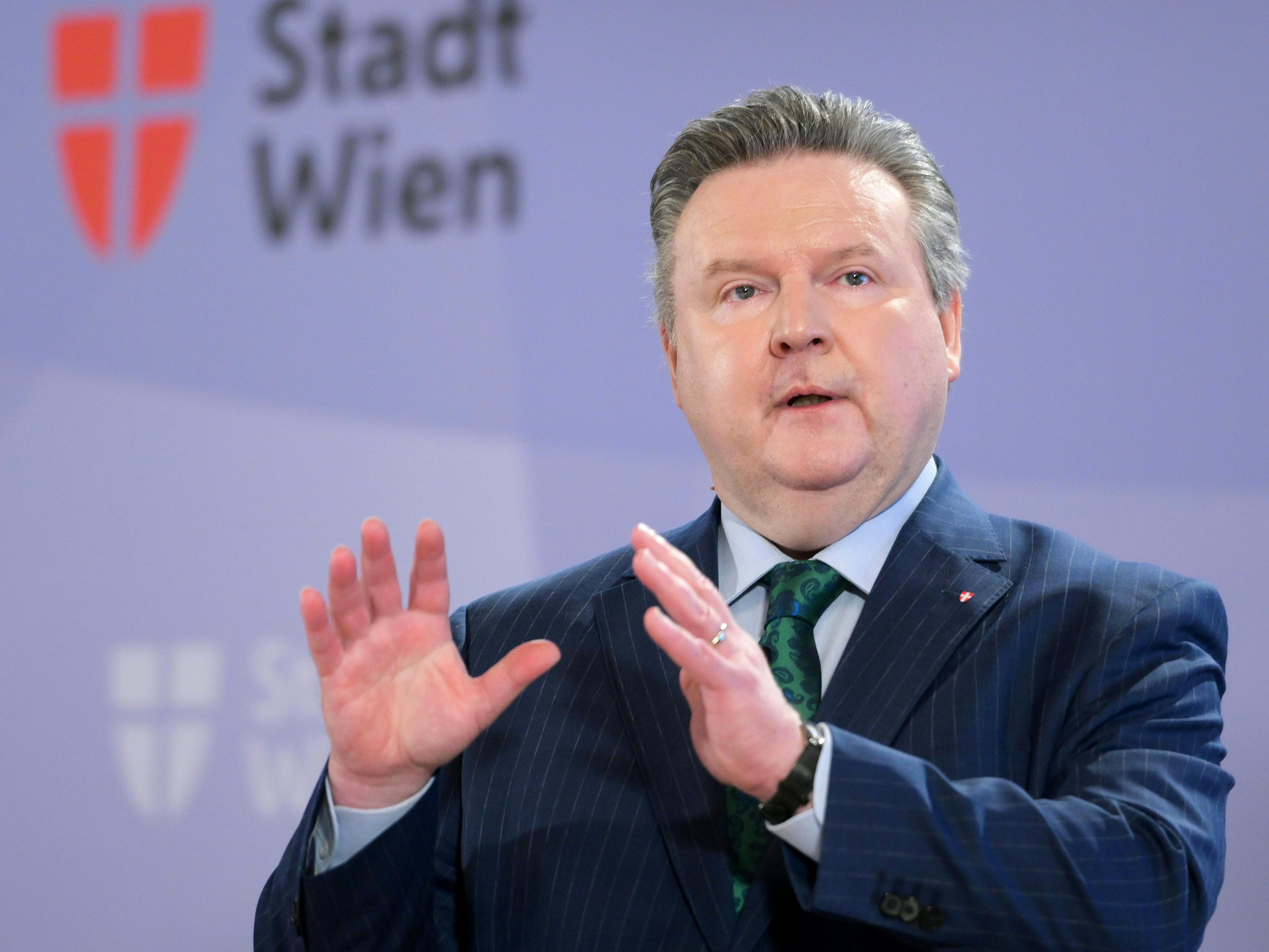 Der Wiener Bürgermeister Michael Ludwig (SPÖ) kritisierte am Dienstag, dass er noch keine Informationen zur administrativen Abwicklung bei der Redkuktion der Gratis-Coronatests bekommen habe. Der Wiener Bürgermeister Michael Ludwig (SPÖ) kritisierte am Dienstag, dass er noch keine Informationen zur administrativen Abwicklung bei der Redkuktion der Gratis-Coronatests bekommen habe.