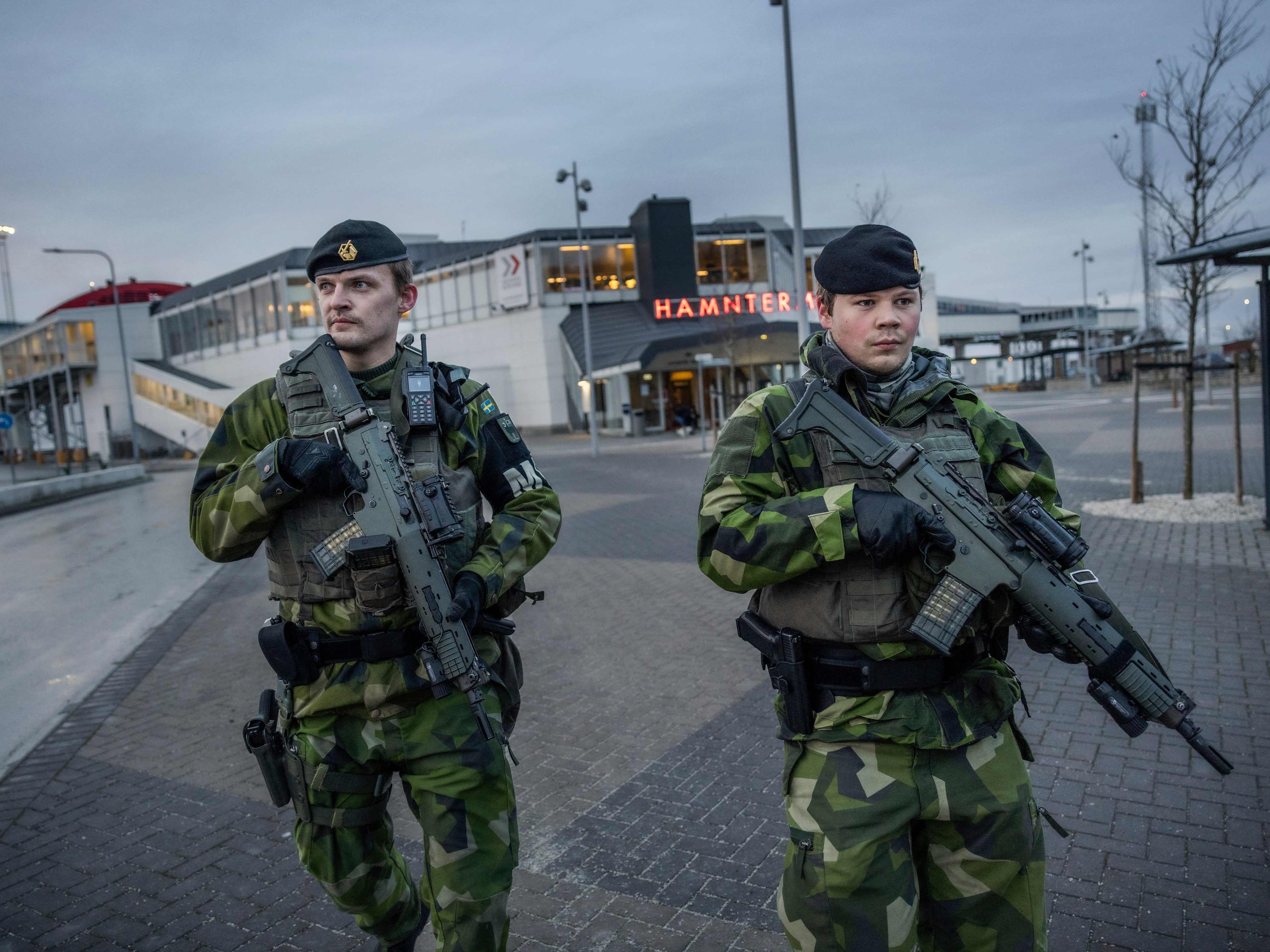 Schweden und Finnland denken über NATO-Mitgliedschaft nach. Schweden und Finnland denken über NATO-Mitgliedschaft nach.