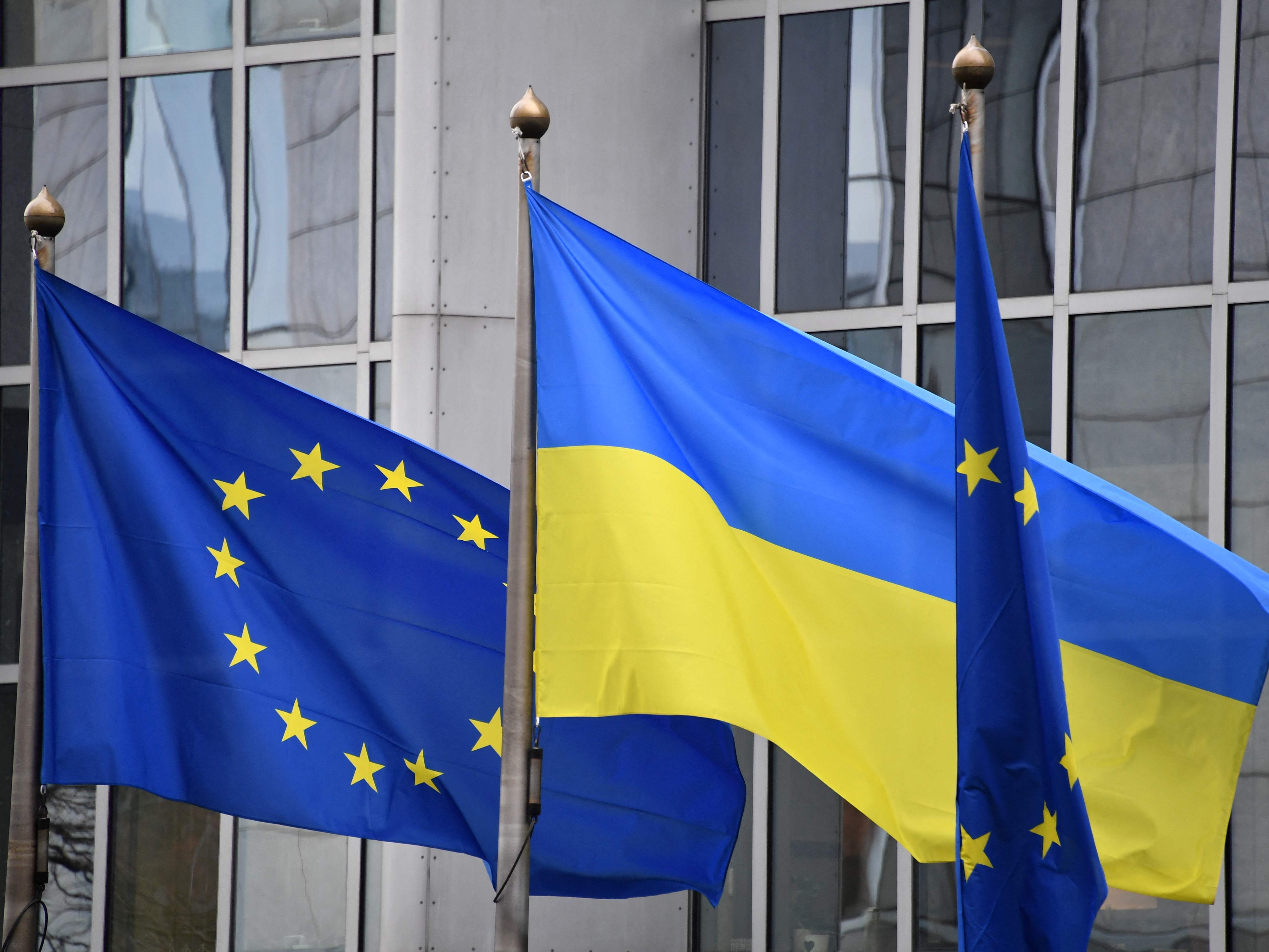 Mehr als ein Drittel ist gegen einen "zeitnahen" EU-Beitritt der Ukraine. Mehr als ein Drittel ist gegen einen "zeitnahen" EU-Beitritt der Ukraine.