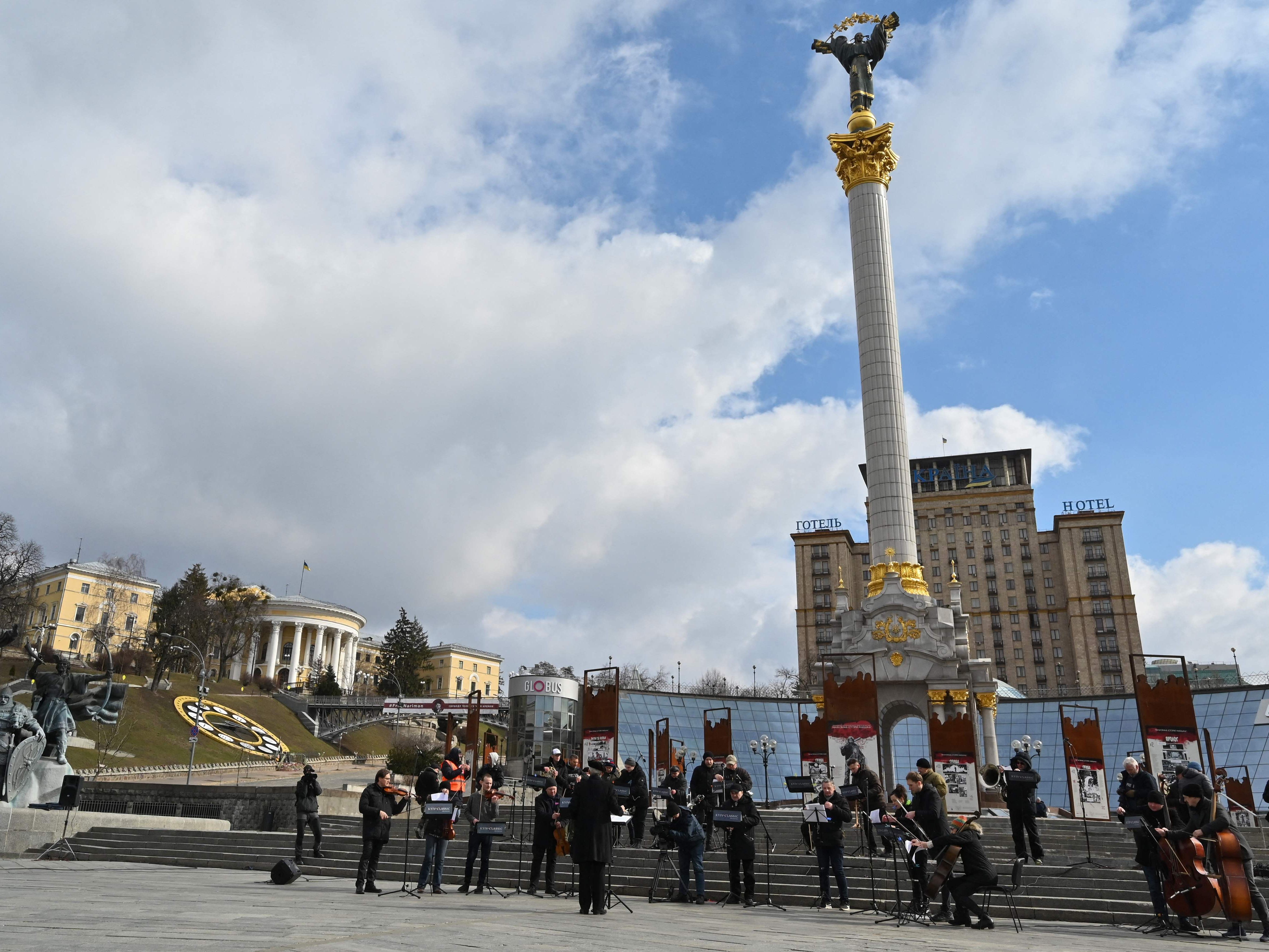 "Ode an die Freude" am Kiewer Maidan Platz als "Appell an den Frieden". "Ode an die Freude" am Kiewer Maidan Platz als "Appell an den Frieden".