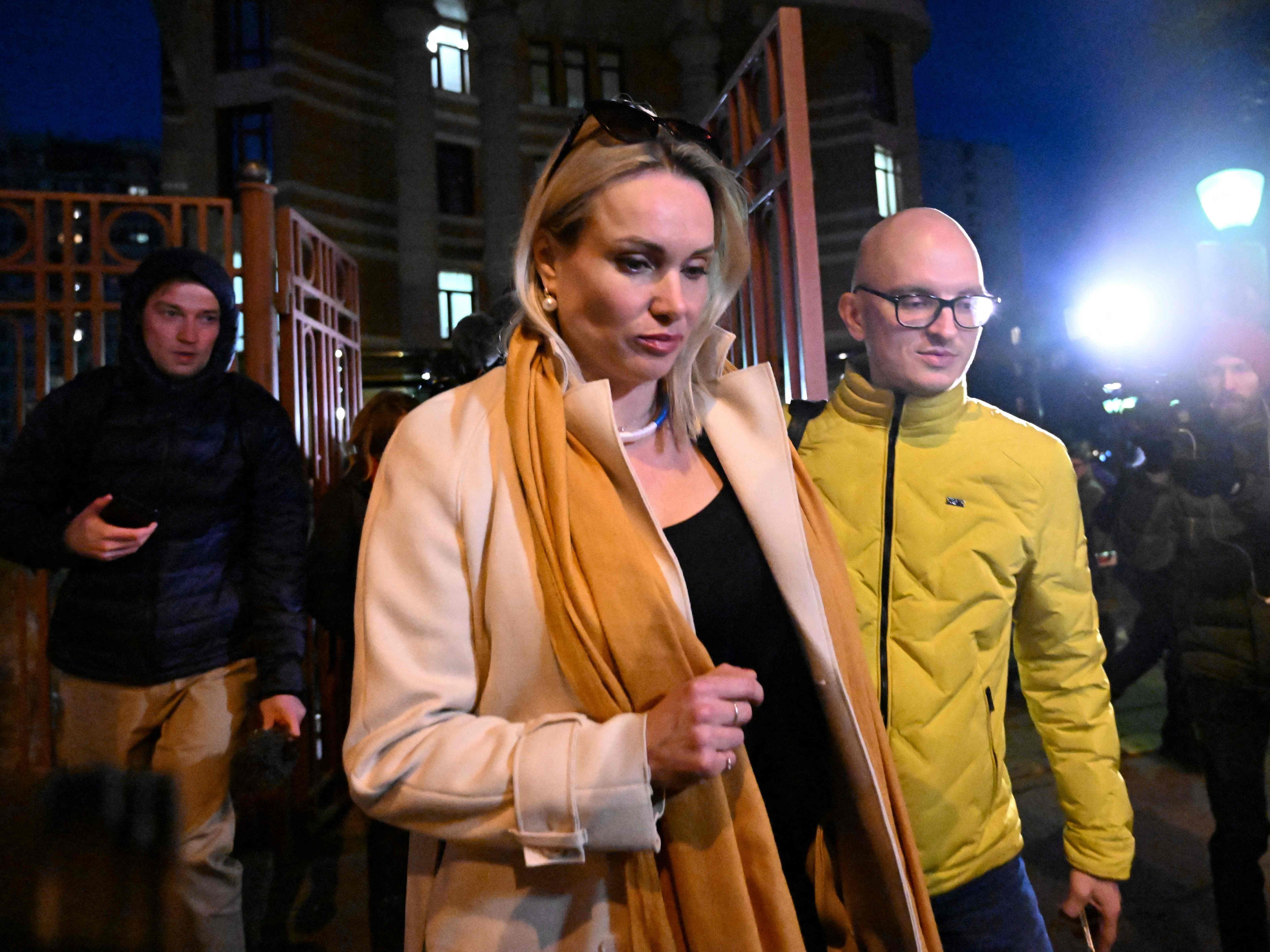 Nach Protest im Staatsfernsehen: Geldstrafe für russische Redakteurin. Nach Protest im Staatsfernsehen: Geldstrafe für russische Redakteurin.