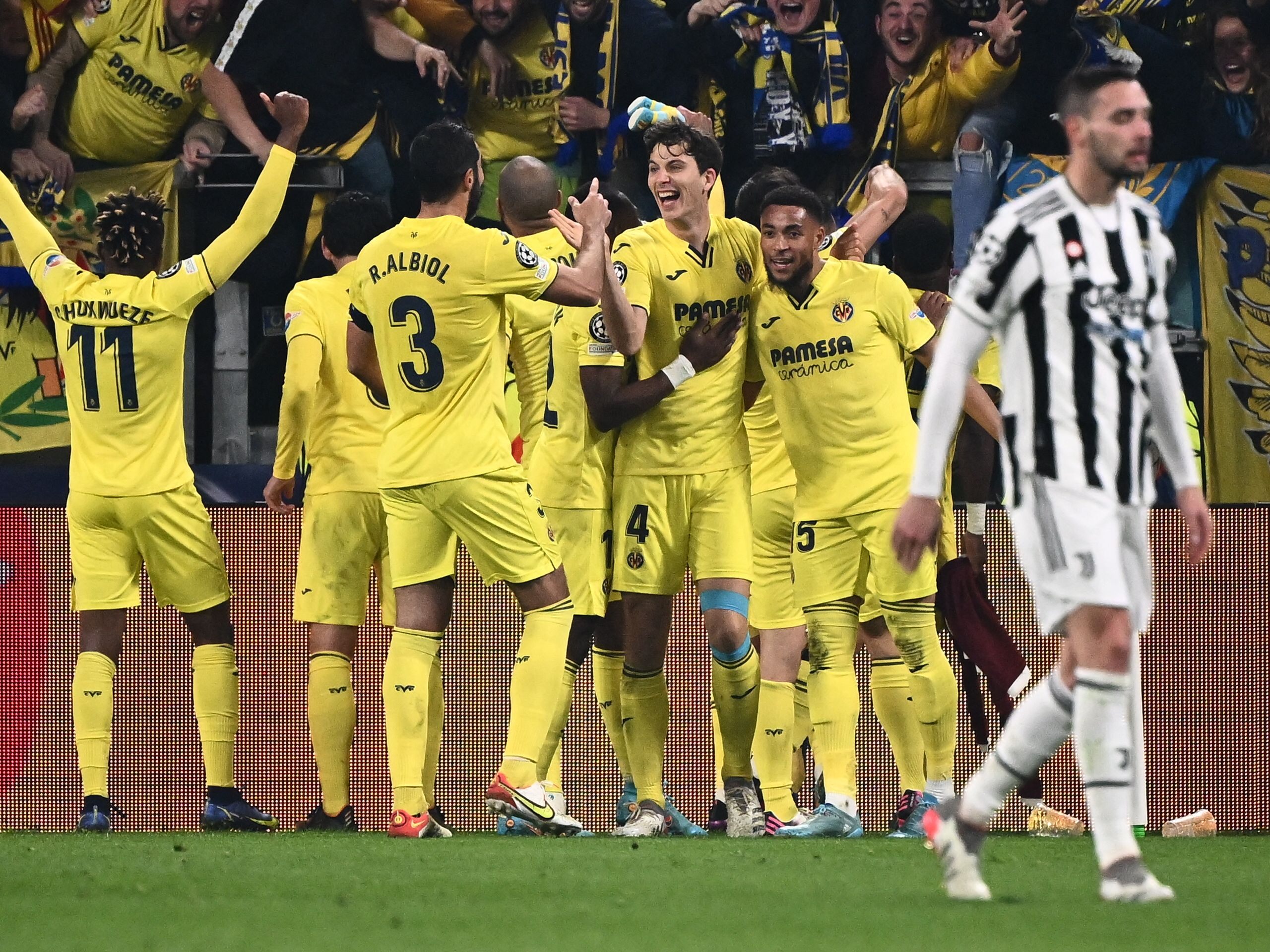 Villarreal steht nach dem überraschenden 3:0 im Viertelfinale. Villarreal steht nach dem überraschenden 3:0 im Viertelfinale.