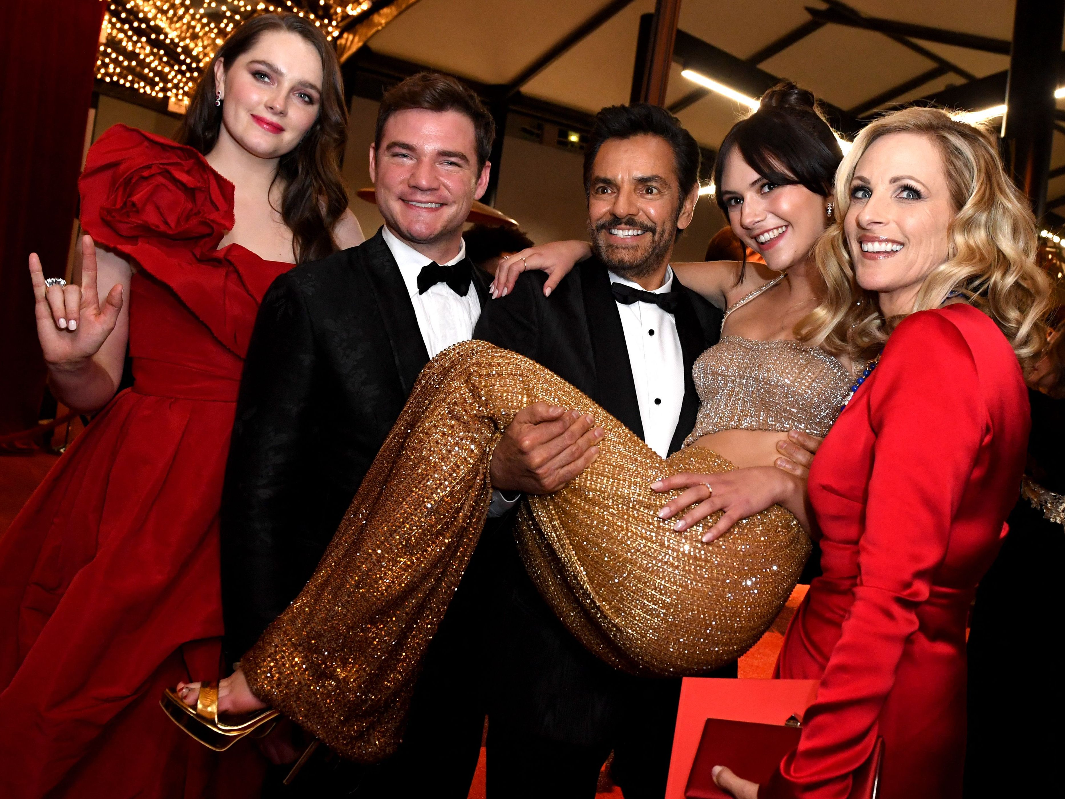 Die kanadische Schauspielerin Amy Forsyth, US-Schauspieler Daniel Durant, der mexikanische Schauspieler Eugenio Derbez, die britische Schauspielerin Emilia Jones und US-Schauspielerin Marlee Matlin als Gewinner des besten Films mit "Coda" bei den 94. Oscar-Verleihungen 2022. Die kanadische Schauspielerin Amy Forsyth, US-Schauspieler Daniel Durant, der mexikanische Schauspieler Eugenio Derbez, die britische Schauspielerin Emilia Jones und US-Schauspielerin Marlee Matlin als Gewinner des besten Films mit "Coda" bei den 94. Oscar-Verleihungen 2022.