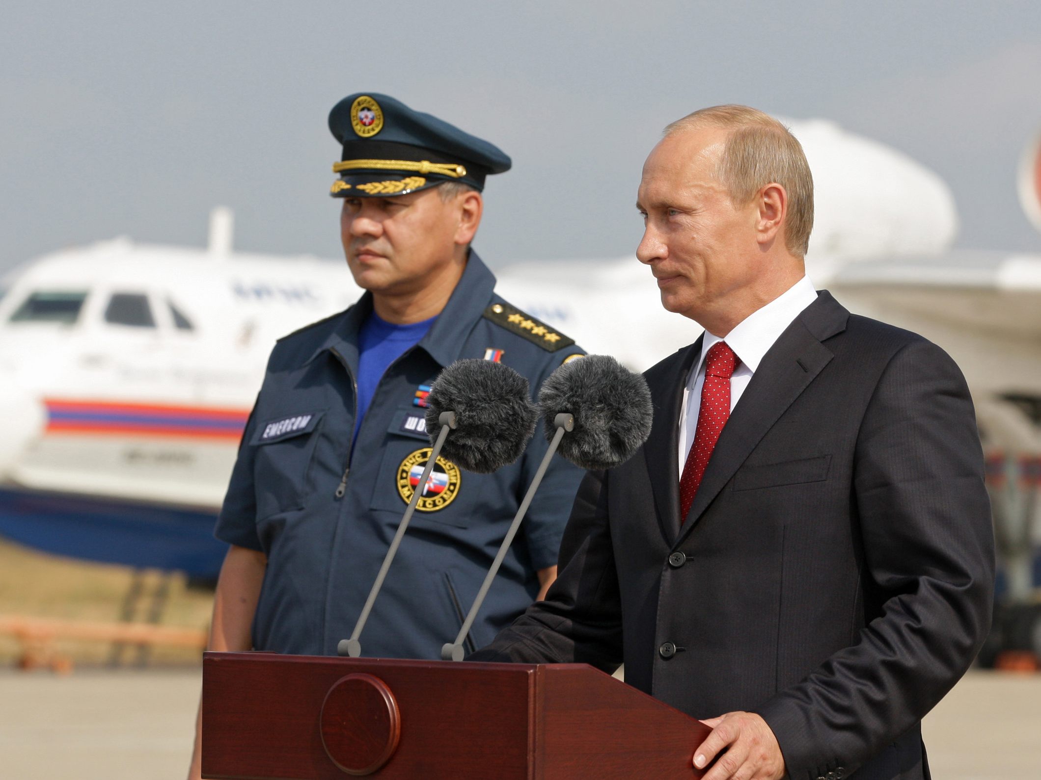 Der russische Präsident Wladimir Putin mit seinem Verteidigungsminister Sergej Schoigu. Der russische Präsident Wladimir Putin mit seinem Verteidigungsminister Sergej Schoigu.