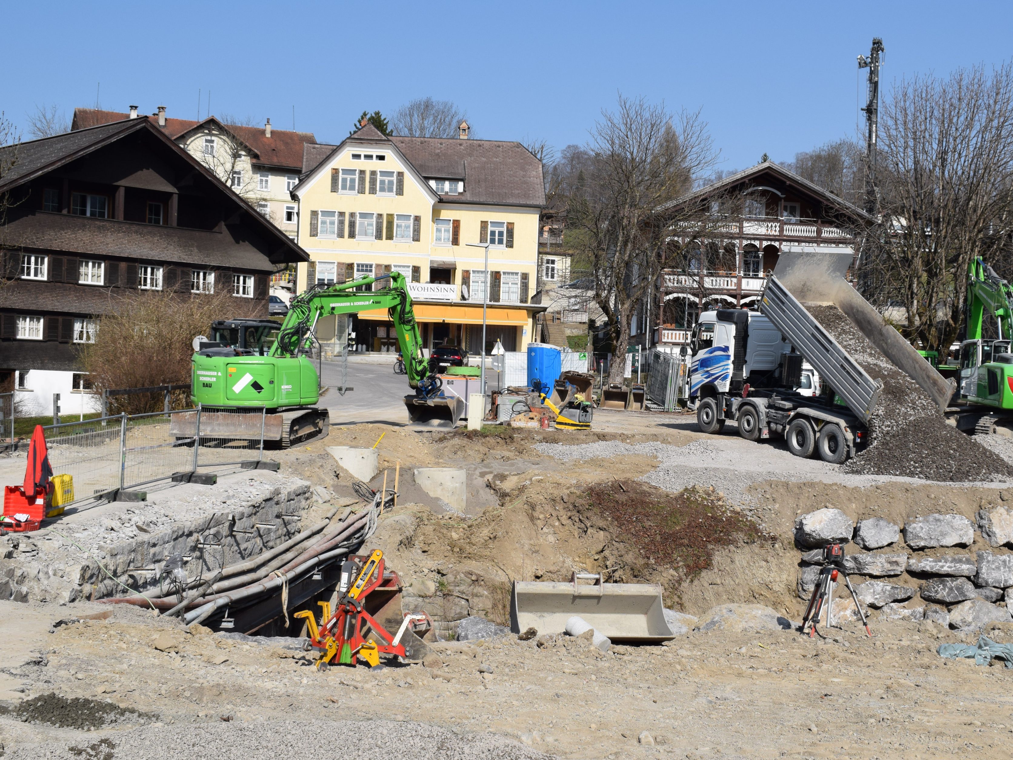 Mitten im Egger Zentrum entsteht nach der Überbauung des Schmittenbachs der neue Busbahnhof.
