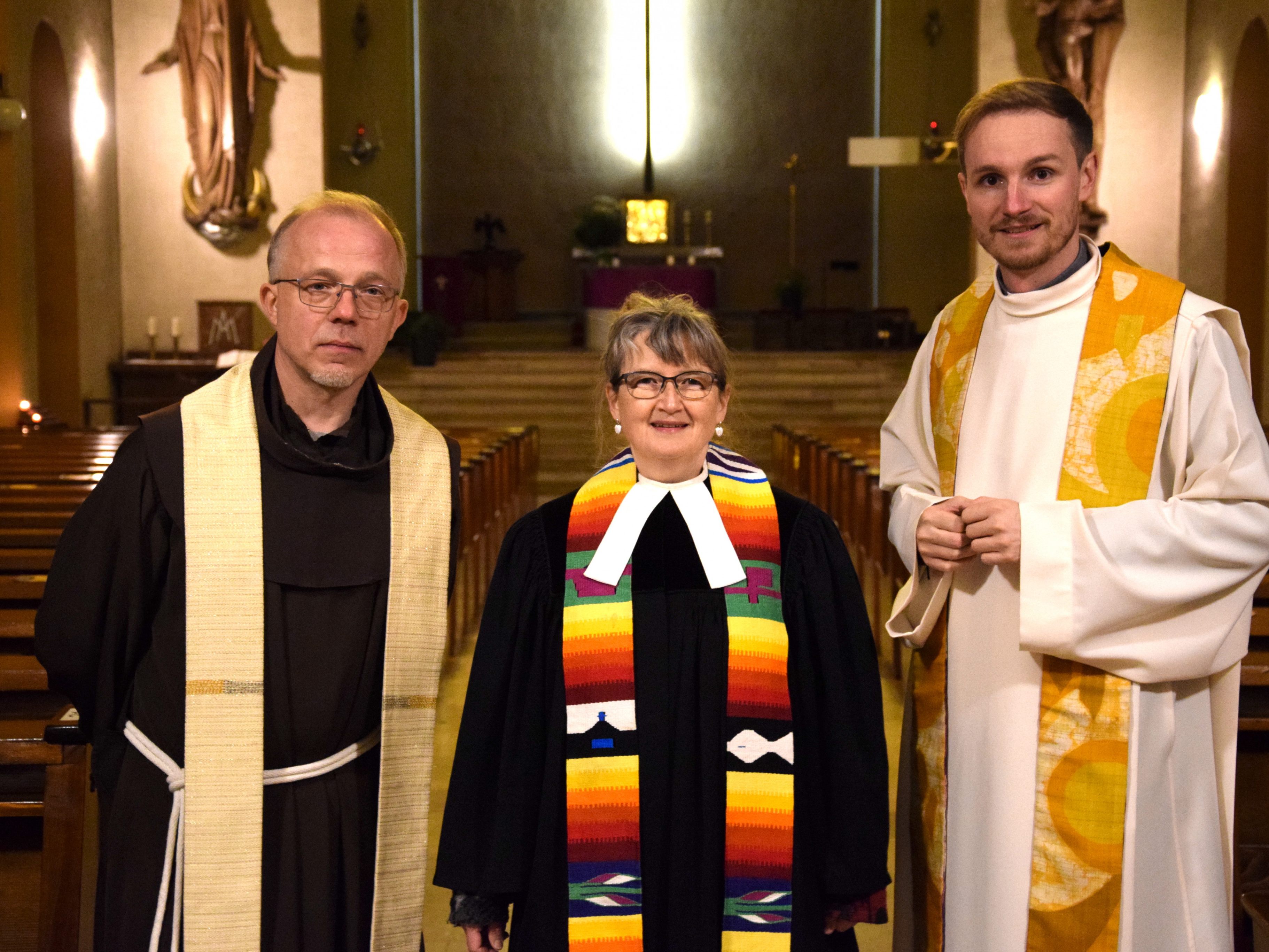 Stadtpfarrer Pater Guido Kobiec, Pfarrerin Christiane Assel und Kaplan Mathias Bitsche luden zum ökumenischen Friedensgebet nach Budenz. Stadtpfarrer Pater Guido Kobiec, Pfarrerin Christiane Assel und Kaplan Mathias Bitsche luden zum ökumenischen Friedensgebet nach Budenz.