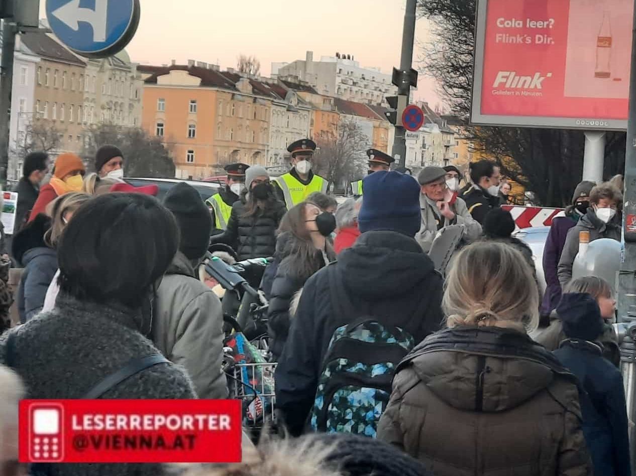 Ein Vienna.at-Leserreporter berichtet von einer Demonstration in Ober St. Veith am Donnerstag.