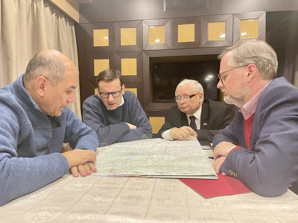 Die Regierungschefs von Polen, Tschechien und Slowenien sind in Kiew angekommen. Die Regierungschefs von Polen, Tschechien und Slowenien sind in Kiew angekommen.