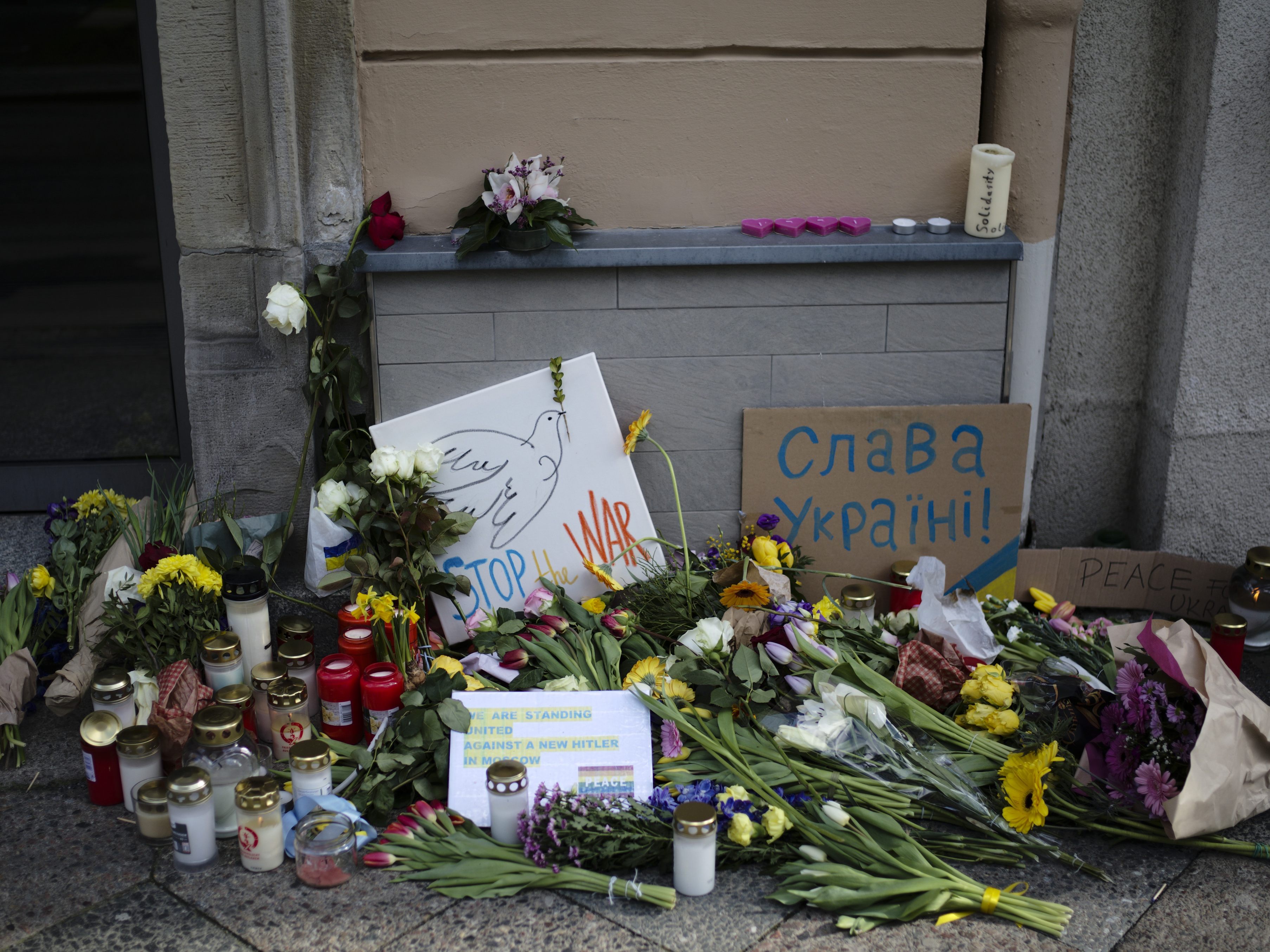 In der Ukraine wurden bisher 549 tote Zivilisten getötet. In der Ukraine wurden bisher 549 tote Zivilisten getötet.