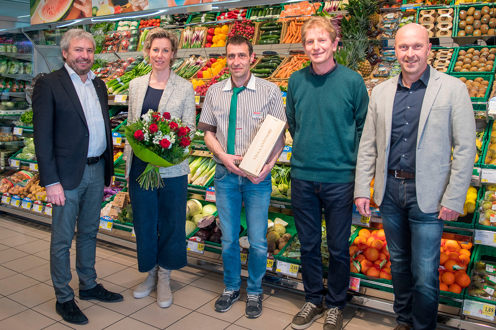 Vertriebsleiter Einzelhandel Thomas Schwärzler, Geschäftsführerin SPAR Vorarlberg Carina Pollhammer, SPAR-Kaufmann Franz Berchtold, Bürgermeister Bernhard Kleber, SPAR-Kaufmann Klaus Kramer Vertriebsleiter Einzelhandel Thomas Schwärzler, Geschäftsführerin SPAR Vorarlberg Carina Pollhammer, SPAR-Kaufmann Franz Berchtold, Bürgermeister Bernhard Kleber, SPAR-Kaufmann Klaus Kramer