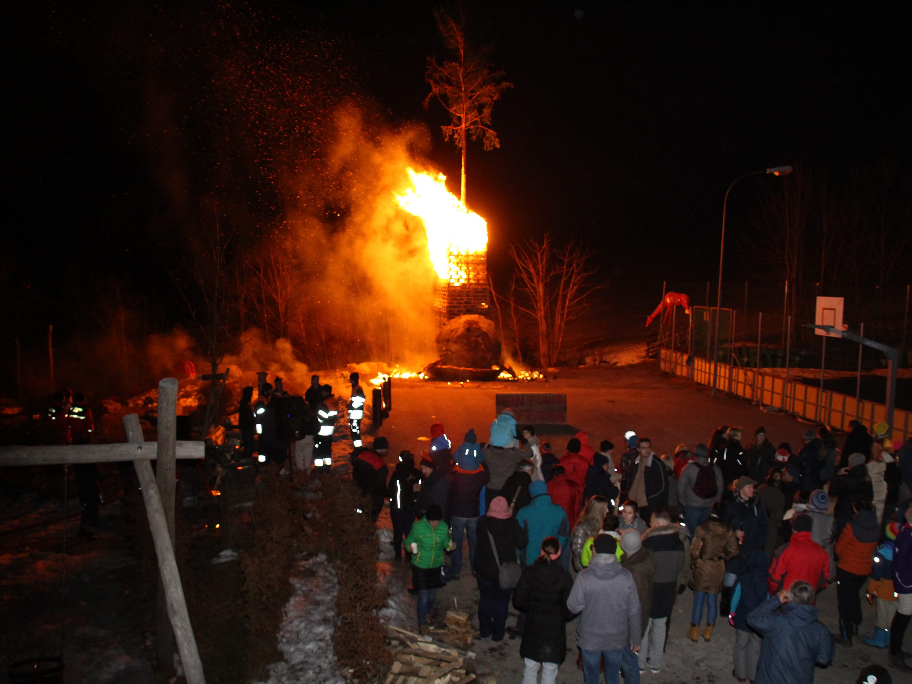 Hell erstrahlte in Gurtis ein "Funken Hoffnung". Hell erstrahlte in Gurtis ein "Funken Hoffnung".