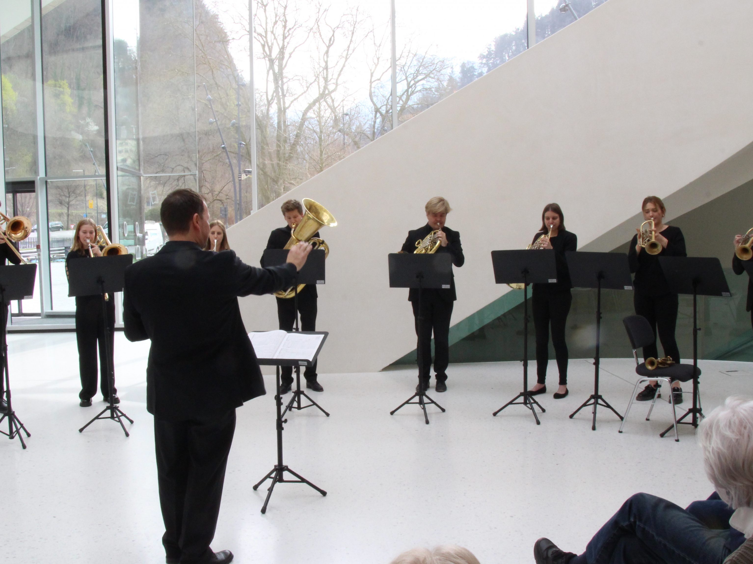 Bläserklasse von Michael Pescolderung überzeugte beim Konzert am Mittag. Bläserklasse von Michael Pescolderung überzeugte beim Konzert am Mittag.