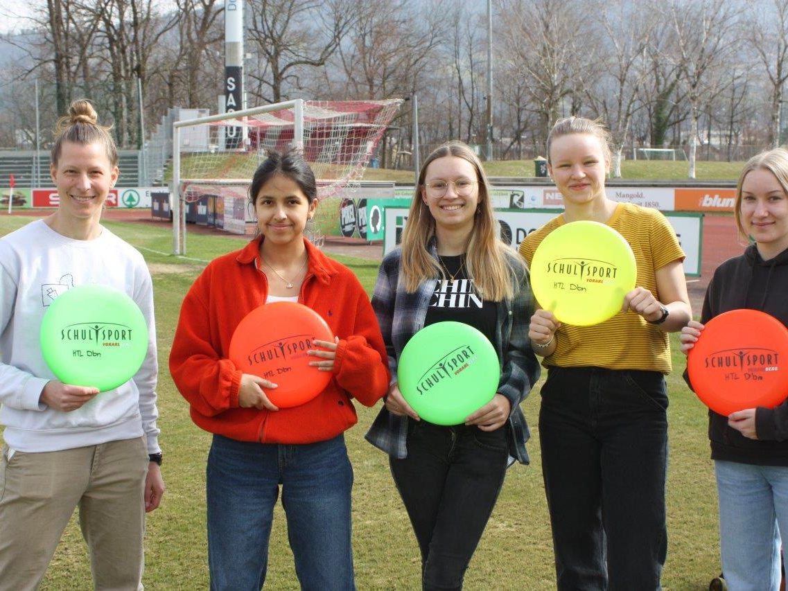 HTL Dornbirn Lehrerin Julia Schratz mit den Schülern Ximenia Peralta Medina, Hannah Trippl, Lisa Stadler und Johanna Höfle HTL Dornbirn Lehrerin Julia Schratz mit den Schülern Ximenia Peralta Medina, Hannah Trippl, Lisa Stadler und Johanna Höfle