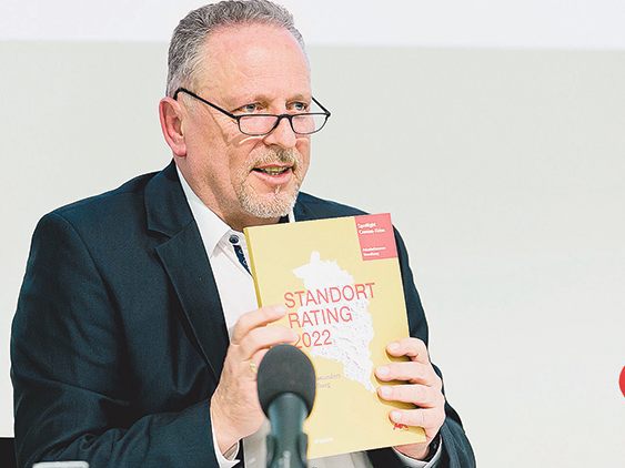 AK-Präsident Hubert Hämmerle: Das AK-Standort-Rating 2022 zeigt deutlich, wo Politik und Gesellschaft gefordert sind. Für Langzeitarbeitslose braucht es dringend Perspektiven. AK-Präsident Hubert Hämmerle: Das AK-Standort-Rating 2022 zeigt deutlich, wo Politik und Gesellschaft gefordert sind. Für Langzeitarbeitslose braucht es dringend Perspektiven.