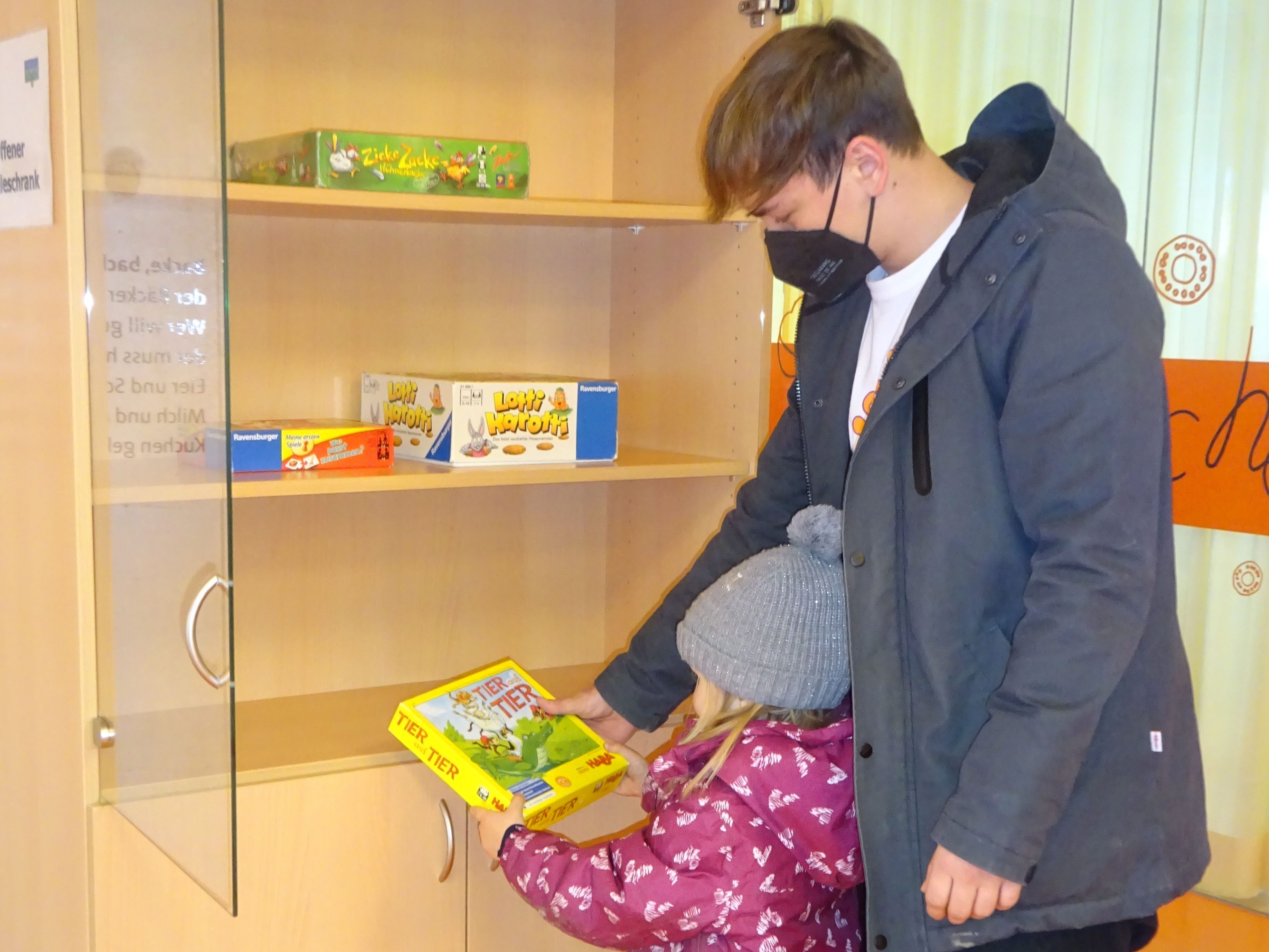 Der offene Spieleschrank im Kinder- und Familientreff Bifang.