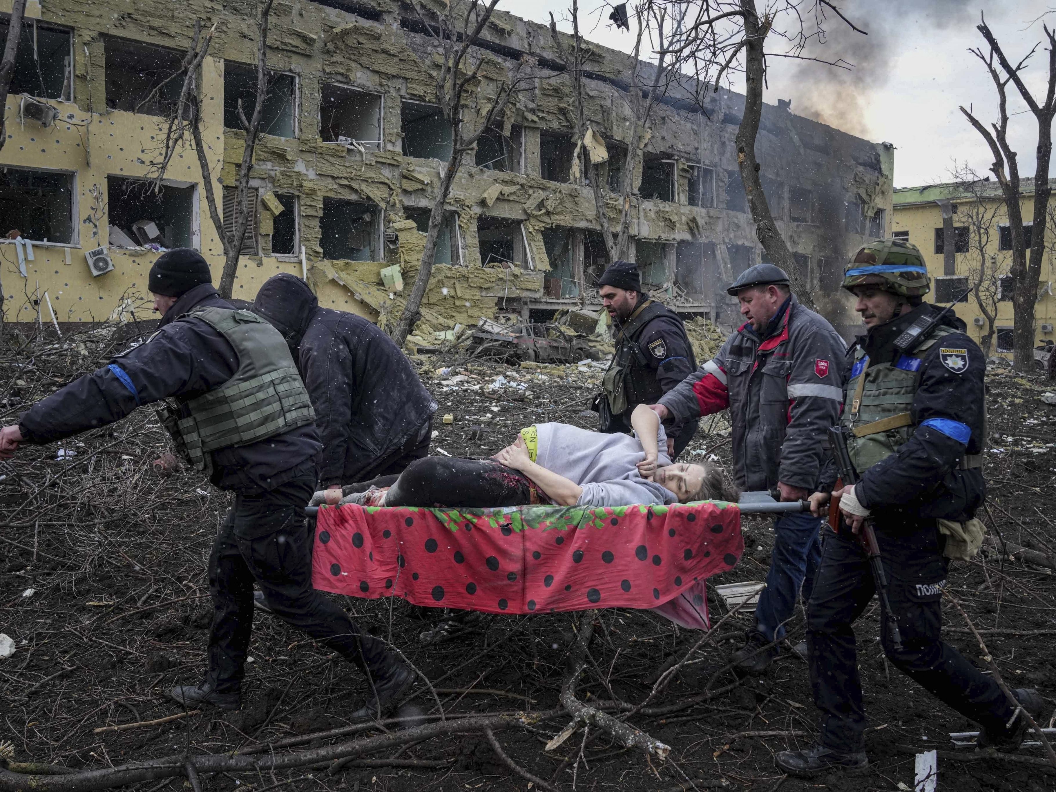 Bilder des Schreckens: In Mariupol wurde eine Entbindungsklinik zum Ziel von Bombenangriffen Bilder des Schreckens: In Mariupol wurde eine Entbindungsklinik zum Ziel von Bombenangriffen