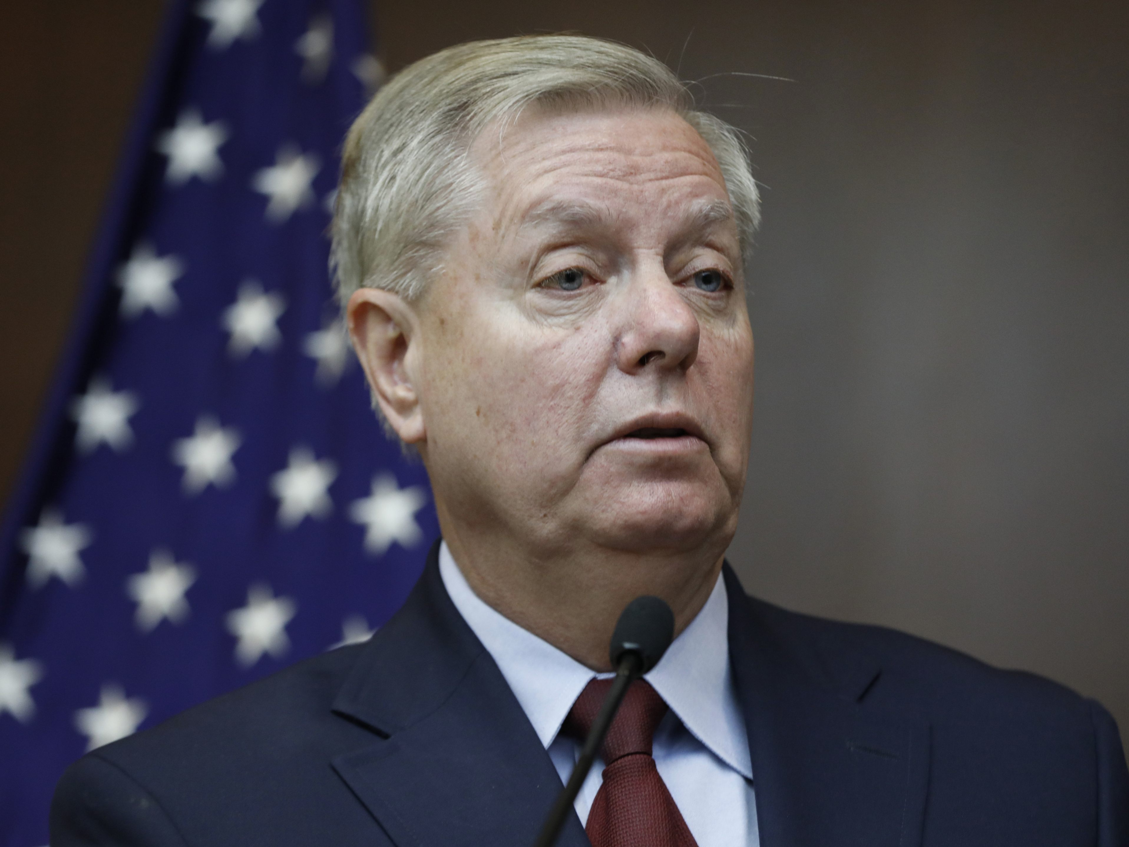 Der republikanische US-Senator Lindsey Graham forderte die Russen zur Ermordung Putins auf. Der republikanische US-Senator Lindsey Graham forderte die Russen zur Ermordung Putins auf.