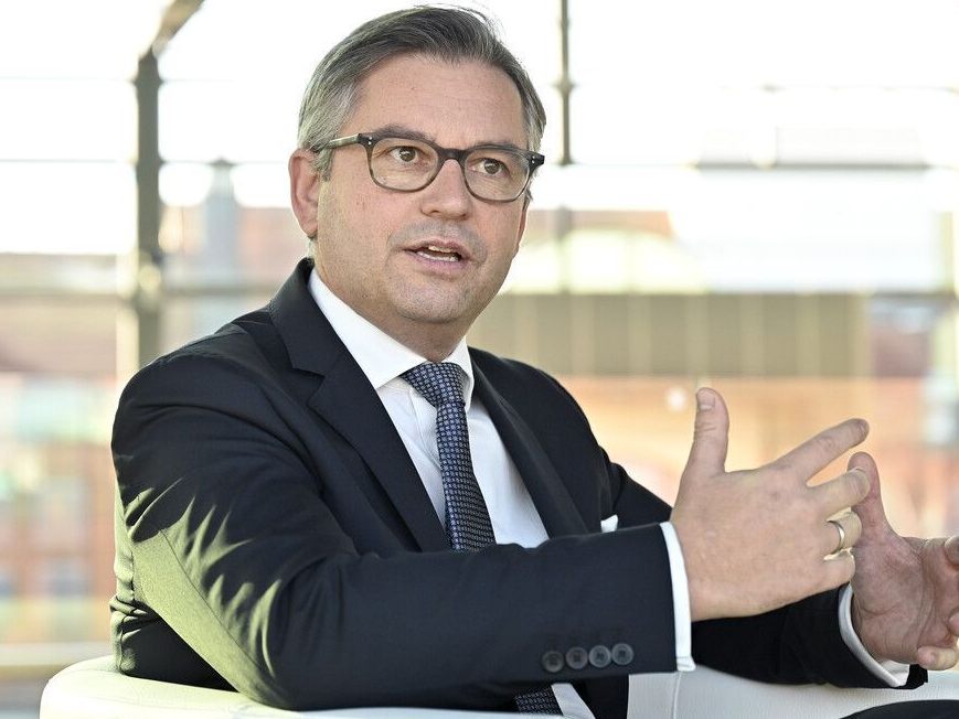 Brunner nimmt Stellung zu den finanzpolitischen Folgen des Kriegs.