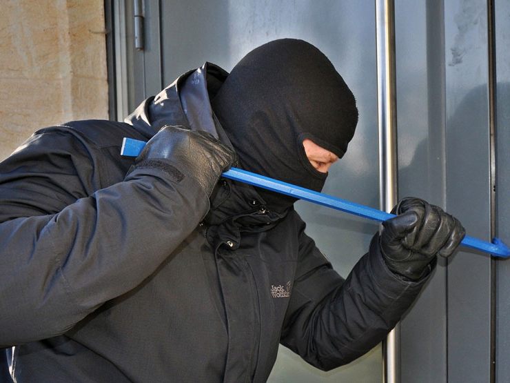 Eine Wienerin überraschte drei Einbrecher in ihrer Wohnung Eine Wienerin überraschte drei Einbrecher in ihrer Wohnung
