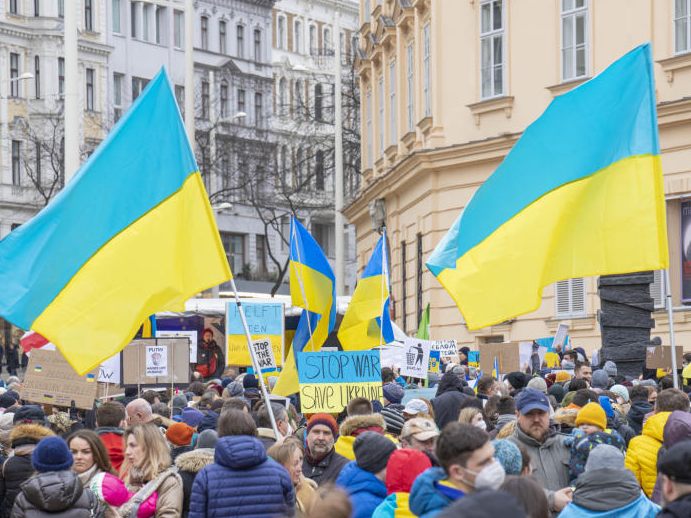 Am Sonntag protestieren mehrere Demonstranten gegen den Krieg in der Ukraine. Am Sonntag protestieren mehrere Demonstranten gegen den Krieg in der Ukraine.