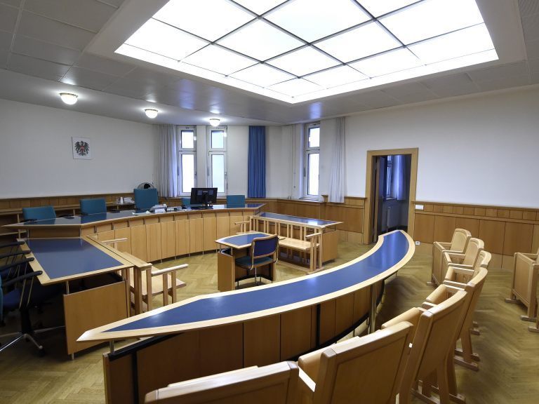 Ein Mordversuch an einem Lokalpolitiker mittels vergifteter Praline könnte erneut vor Gericht verhandelt werden Ein Mordversuch an einem Lokalpolitiker mittels vergifteter Praline könnte erneut vor Gericht verhandelt werden