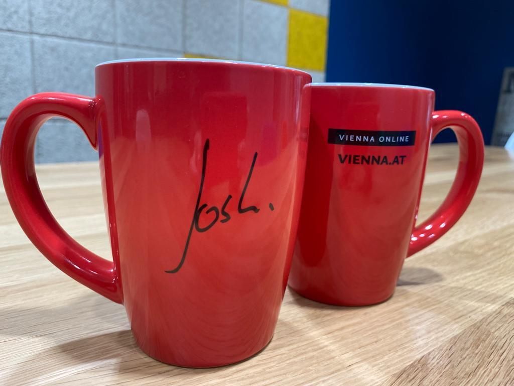 Gewinnt eine von Josh. signierte VIENNA.at-Tasse. Gewinnt eine von Josh. signierte VIENNA.at-Tasse.