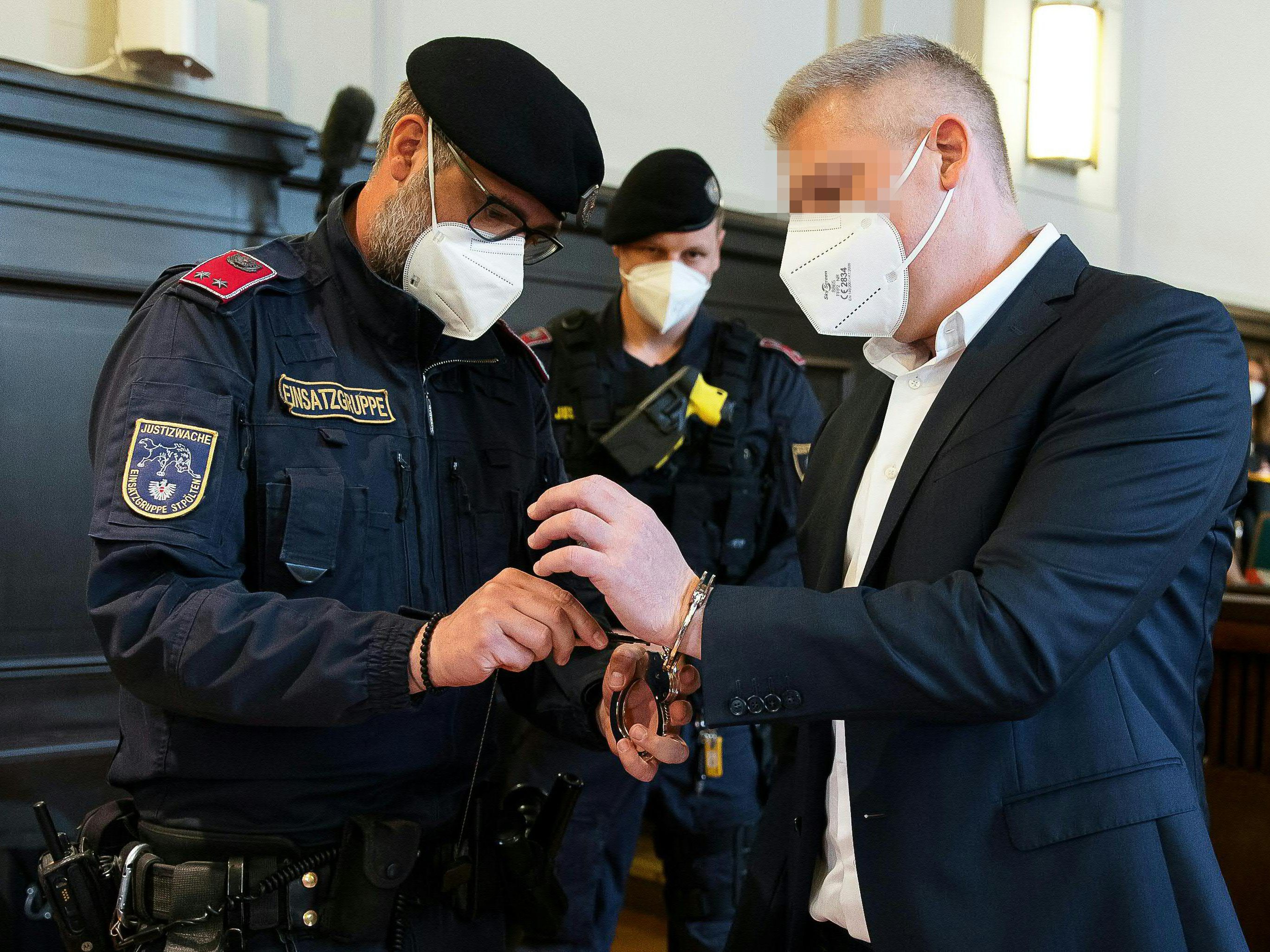 Julian H. wurde wegen Kokainhandels und Urkundendelikten schuldig gesprochen. Julian H. wurde wegen Kokainhandels und Urkundendelikten schuldig gesprochen.