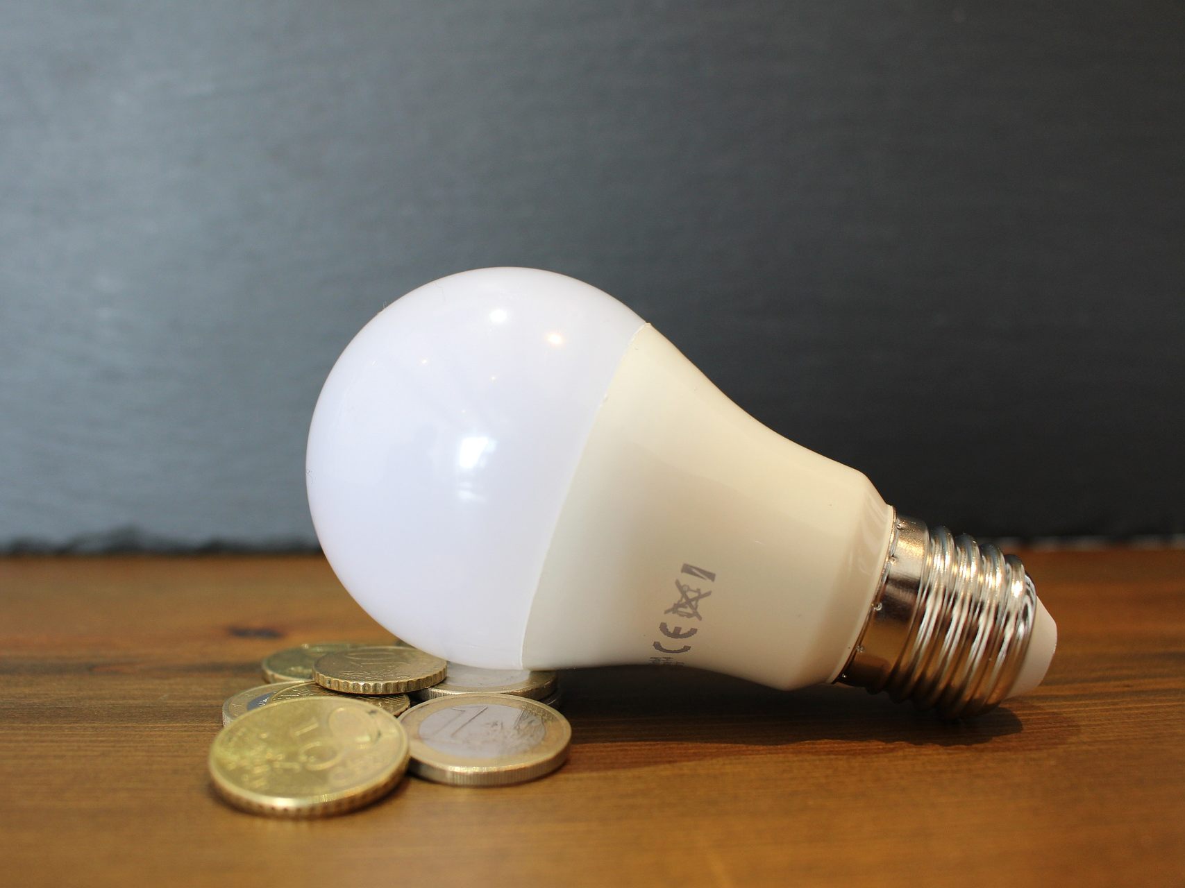 Eine Streichung der Elektrizitätsabgabe würde die Stromkosten kaum senken.