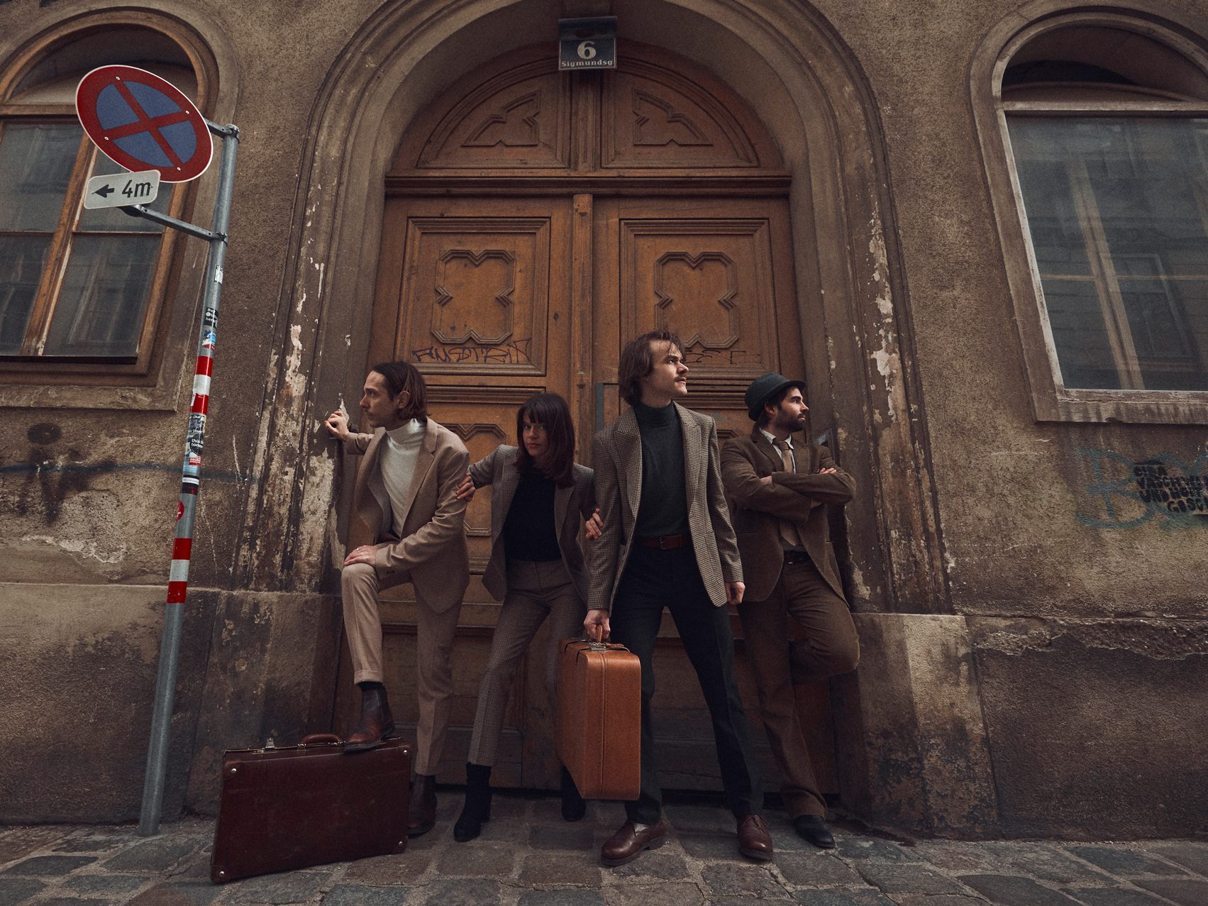 Die Band LOEWELOEWE veröffentlichte die neue Single "Stop Lift Stop". Die Band LOEWELOEWE veröffentlichte die neue Single "Stop Lift Stop".