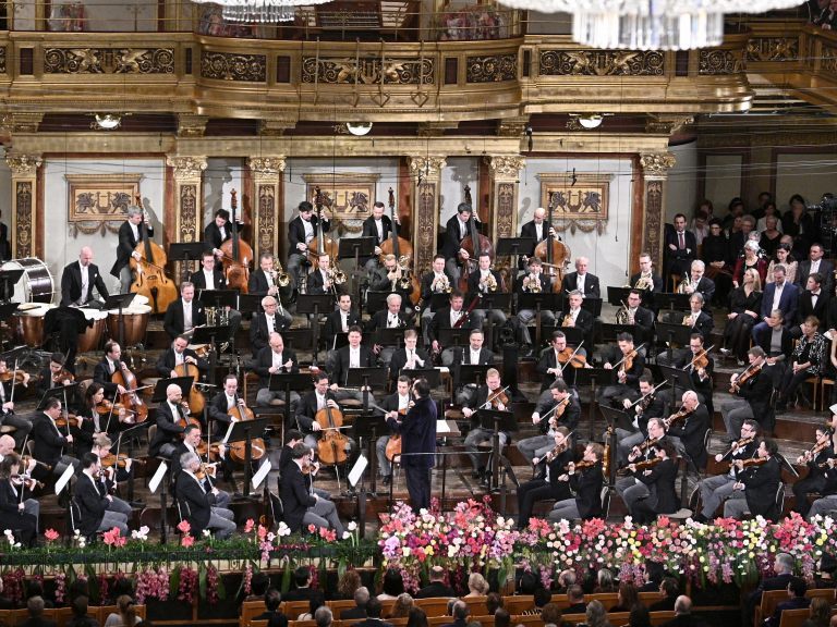 100.000 Euro als Soforthilfe: Ein "Zeichen der Solidarität" mit der Ukraine von den Wiener Philharmonikern 100.000 Euro als Soforthilfe: Ein "Zeichen der Solidarität" mit der Ukraine von den Wiener Philharmonikern