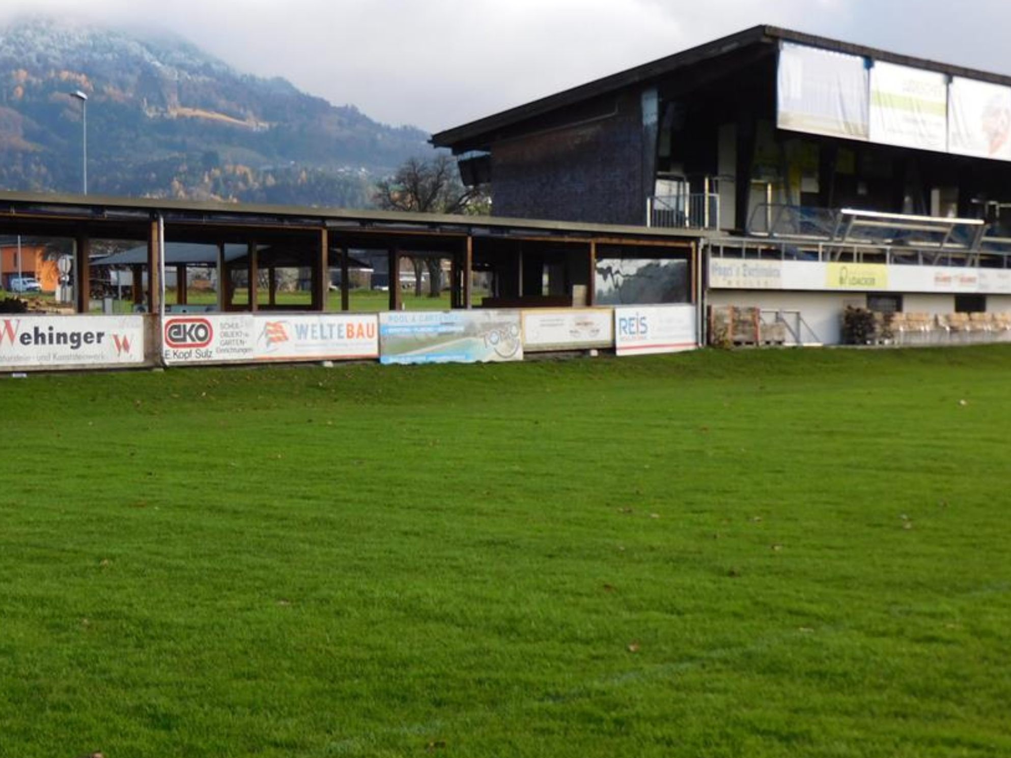 Am Sportplatz in Röthis kommt es nun doch zu einer Generalsanierung mit notwendigem Zubau