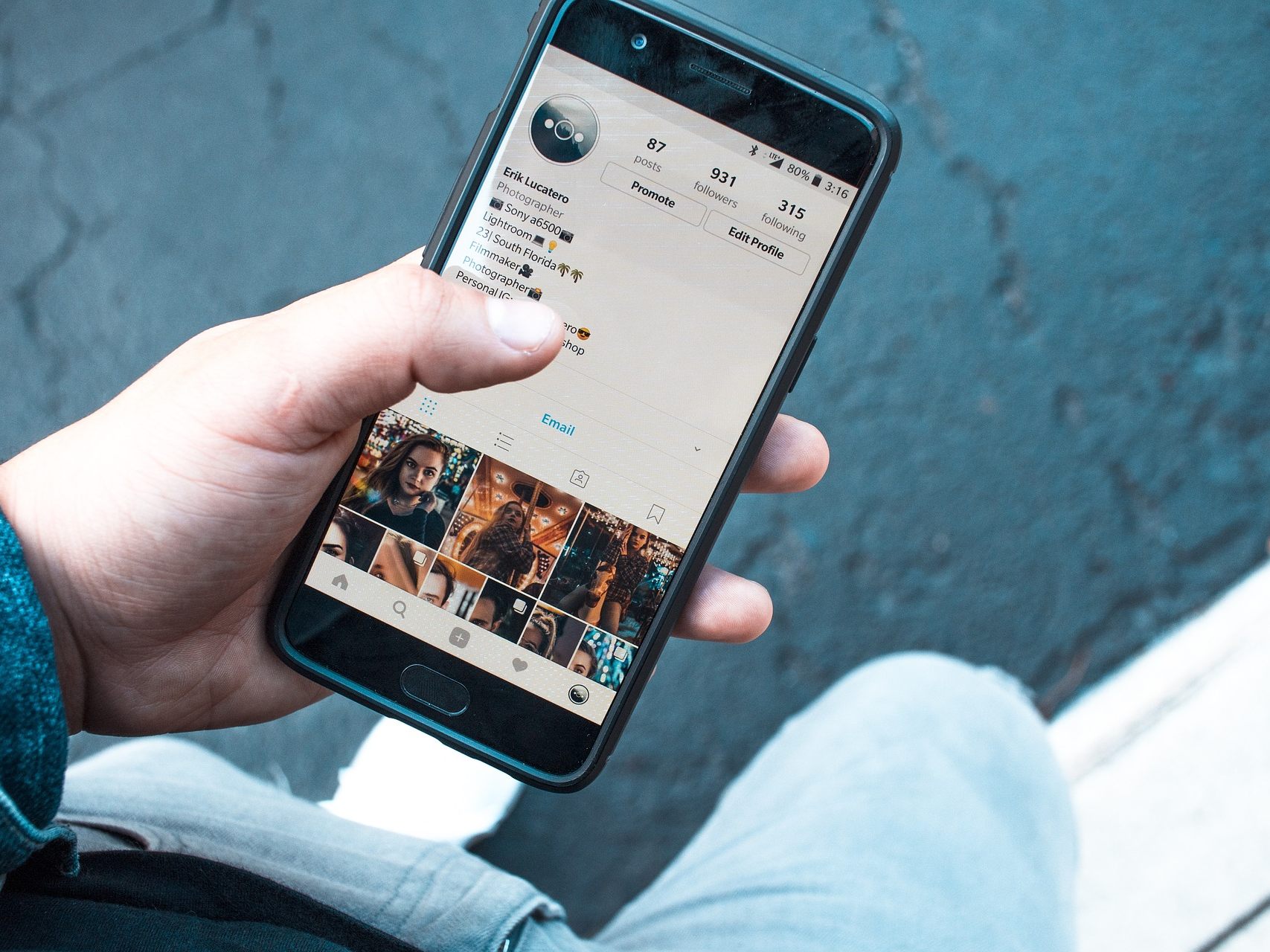Soziale Medien wie Facebook, Instagram und Co. glorifizieren teils den Konsum von Drogen
