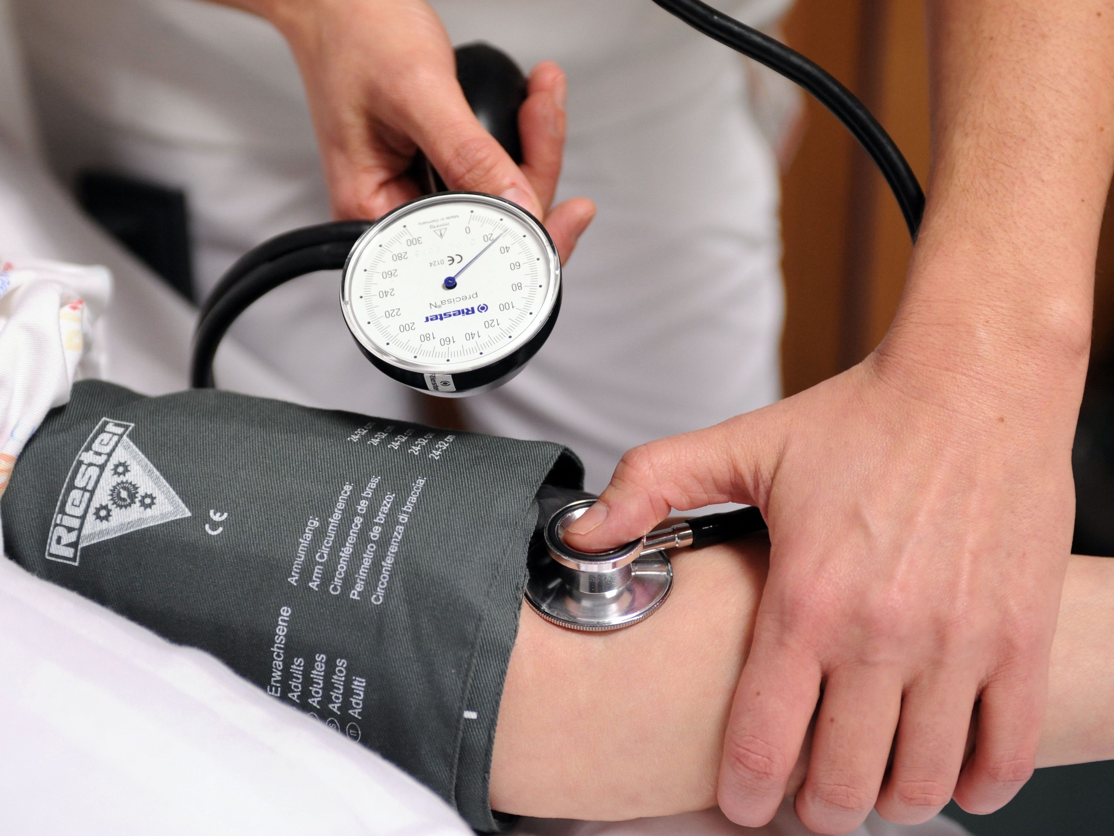 Die Personalsituation in der Pflege ist laut Diakonie und Rotem Kreuz angespannt Die Personalsituation in der Pflege ist laut Diakonie und Rotem Kreuz angespannt