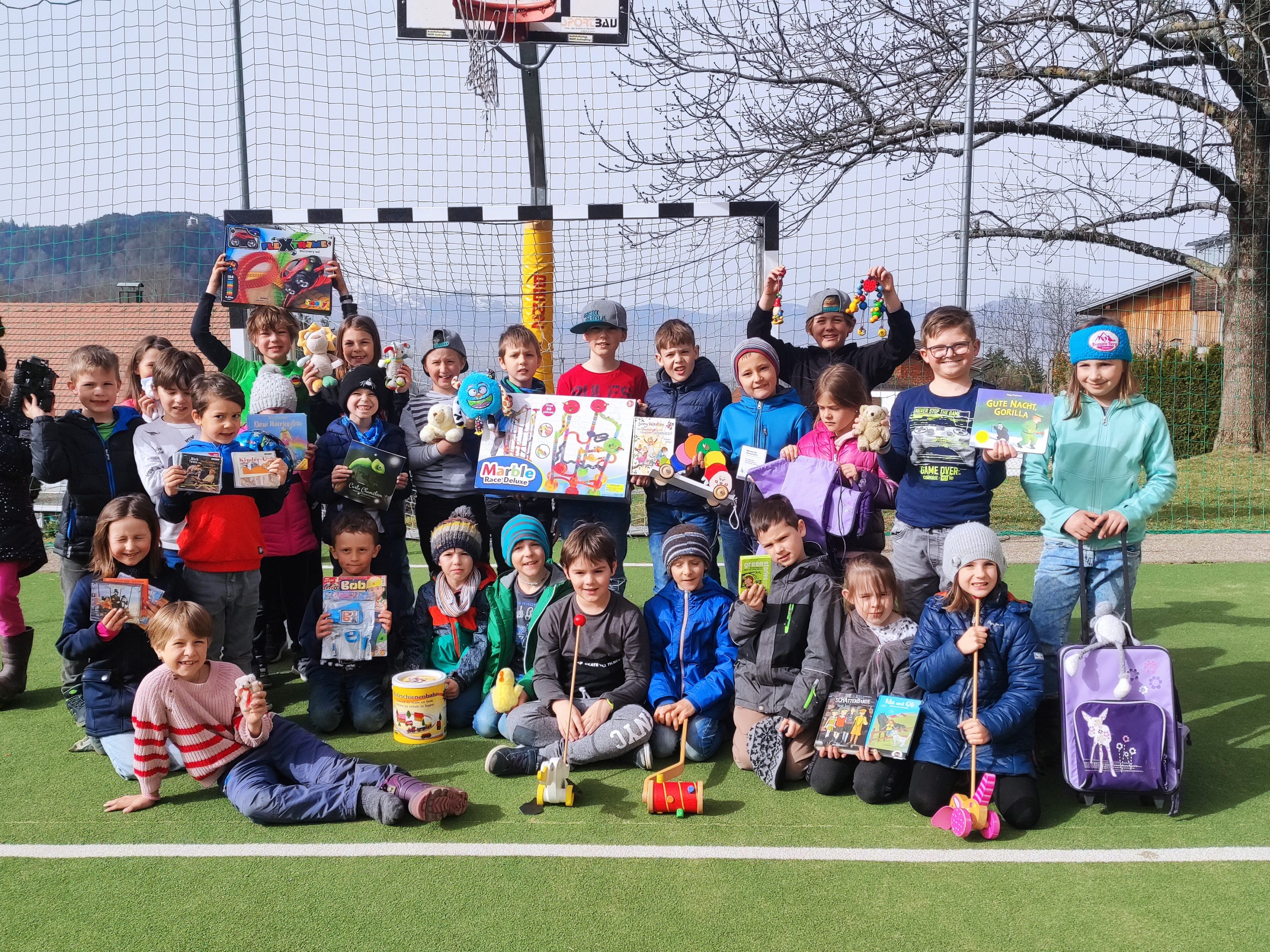 Die Kehlegger Kinder sind schon fleißig am Sammeln von Spielsachen und Büchern, die sie beim Flohmarkt für die Ukraine am 22. April verkaufen werden.