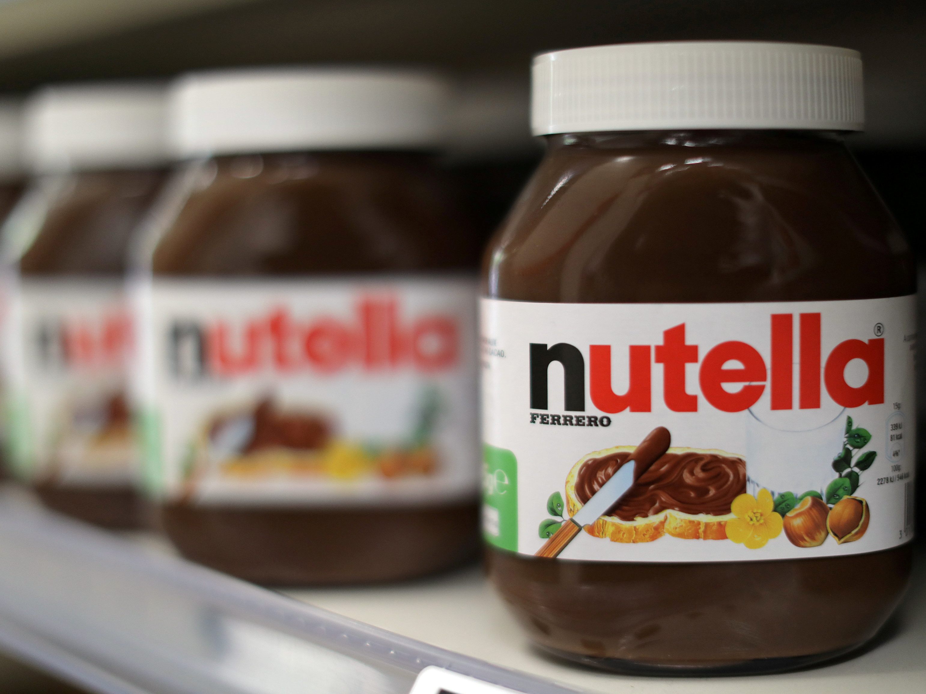 Bläschen auf Nutella Anzeichen für Salmonellen? Ferrero nimmt Stellung. Bläschen auf Nutella Anzeichen für Salmonellen? Ferrero nimmt Stellung.