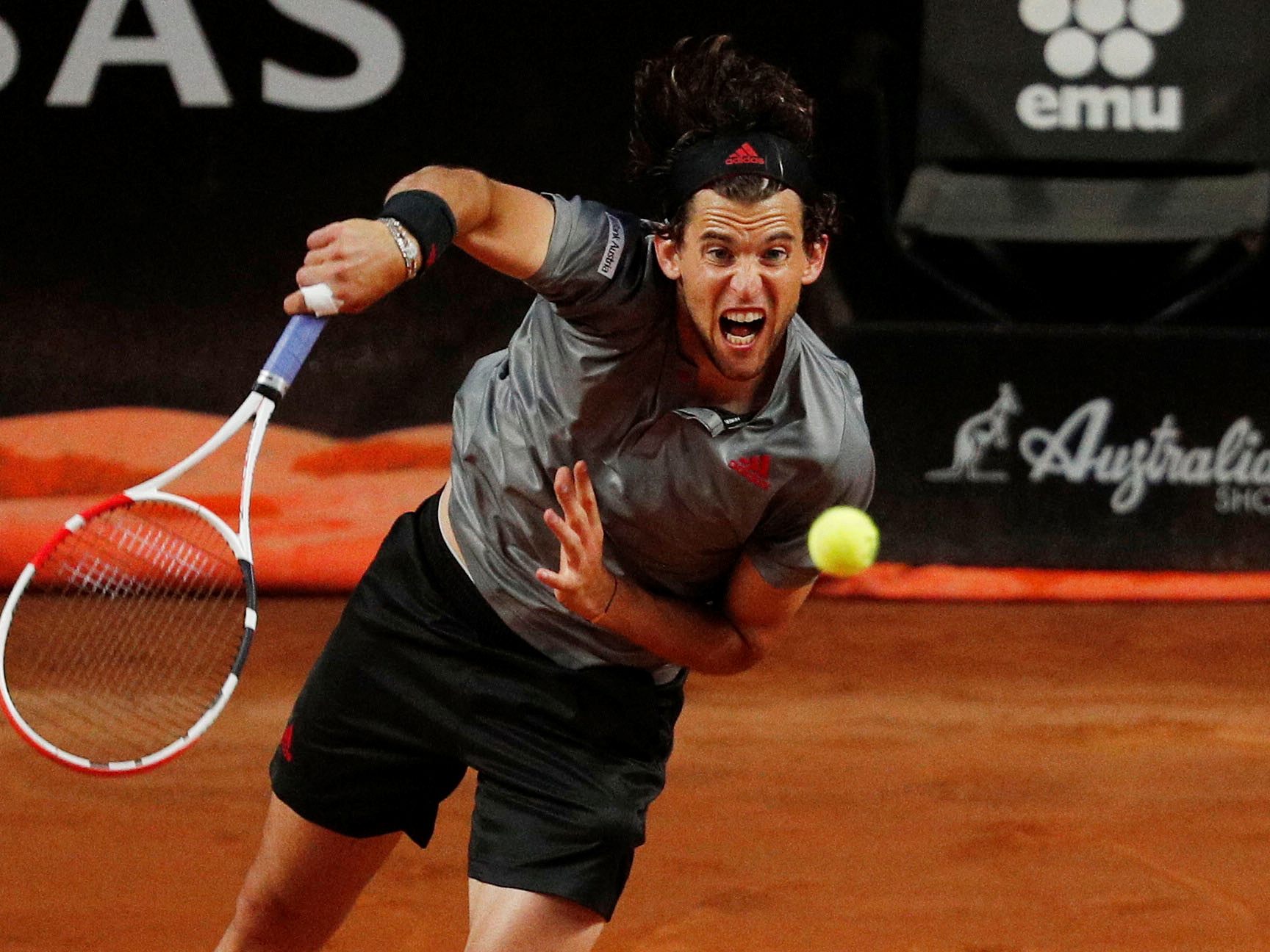 Tennis-Spieler Dominic Thiem darf sich über einen negativen Corona-Test freuen. Tennis-Spieler Dominic Thiem darf sich über einen negativen Corona-Test freuen.