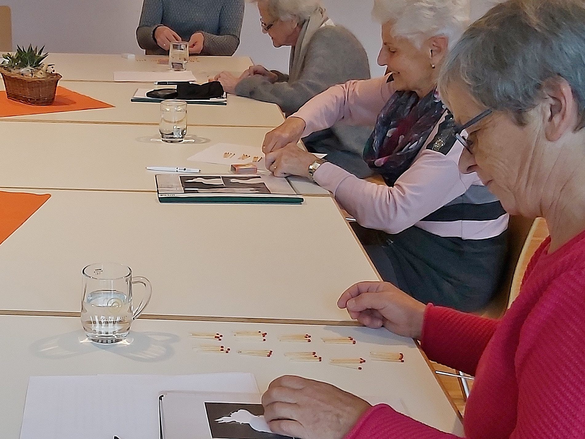 Am 26. April können Senioren schon einmal in das neue Kursprogramm der Katholischen Kirche schnuppern. Am 26. April können Senioren schon einmal in das neue Kursprogramm der Katholischen Kirche schnuppern.