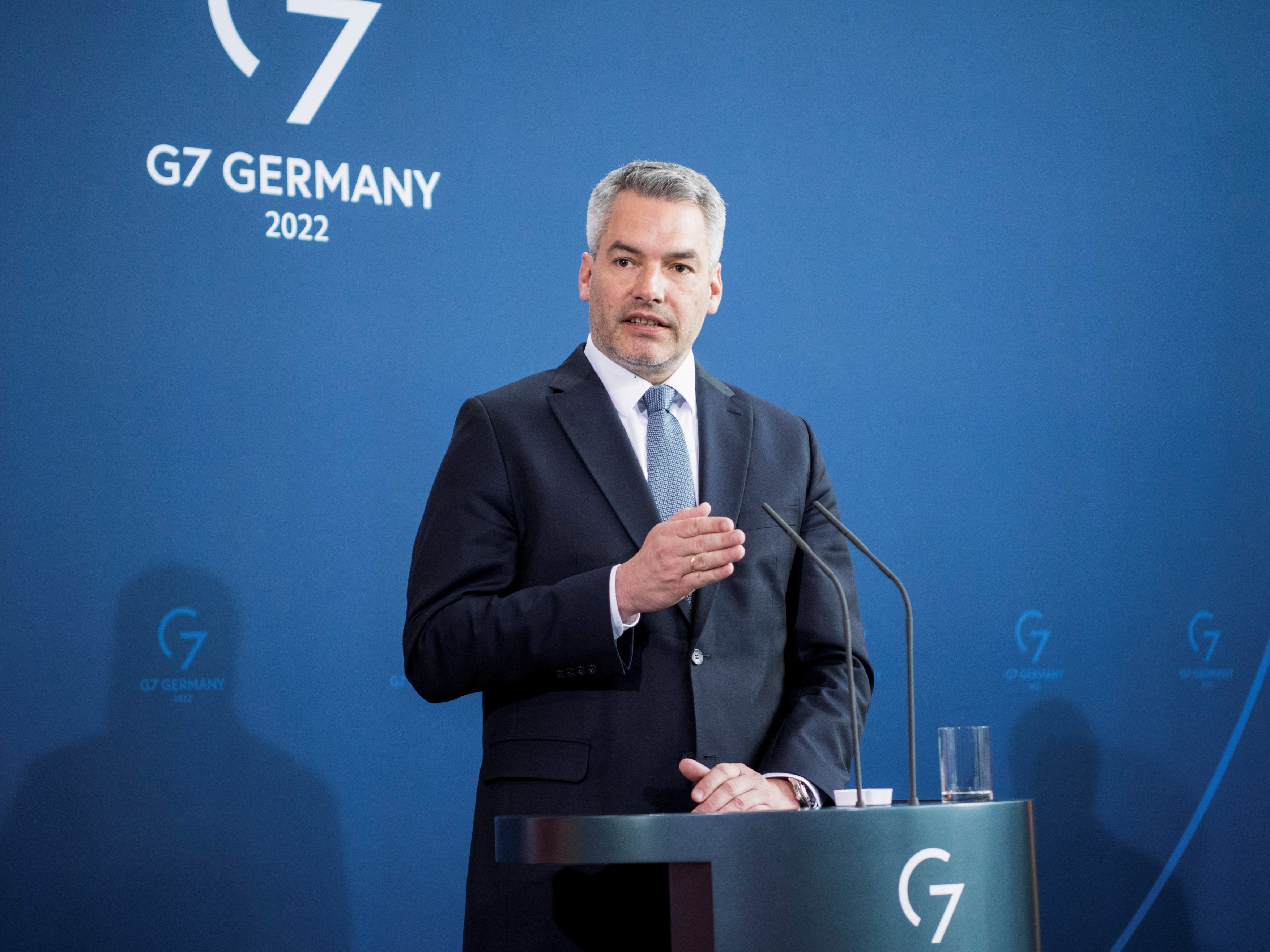 Österreichs Bundeskanzler Karl Nehammer (ÖVP) schloss in Berlin erneut ein russisches Energieembargo aus. Österreichs Bundeskanzler Karl Nehammer (ÖVP) schloss in Berlin erneut ein russisches Energieembargo aus.