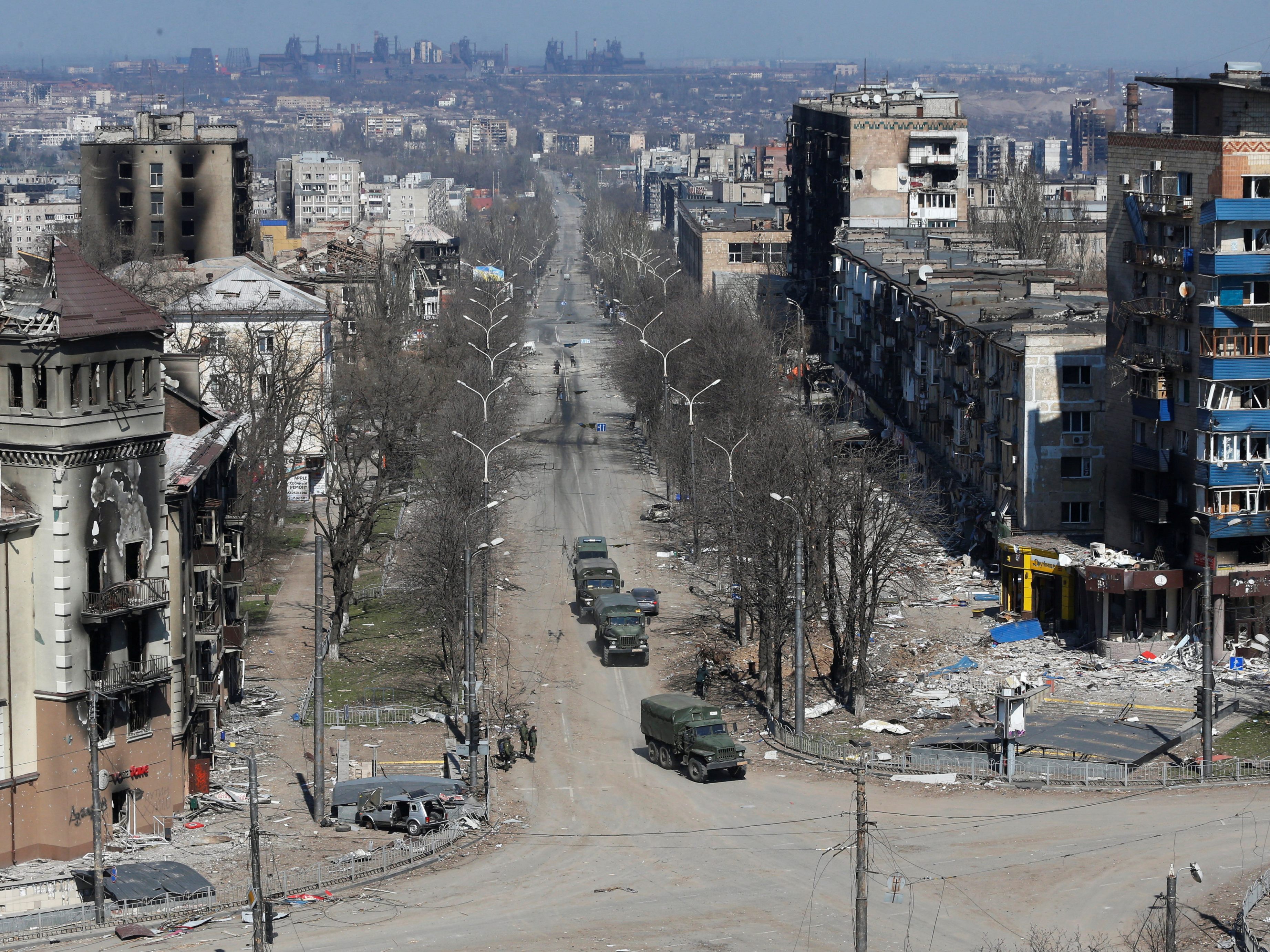 1.200 Menschen aus Mariupol im Süden der Ukraine sollen in Sicherheit gebracht worden sein. 1.200 Menschen aus Mariupol im Süden der Ukraine sollen in Sicherheit gebracht worden sein.