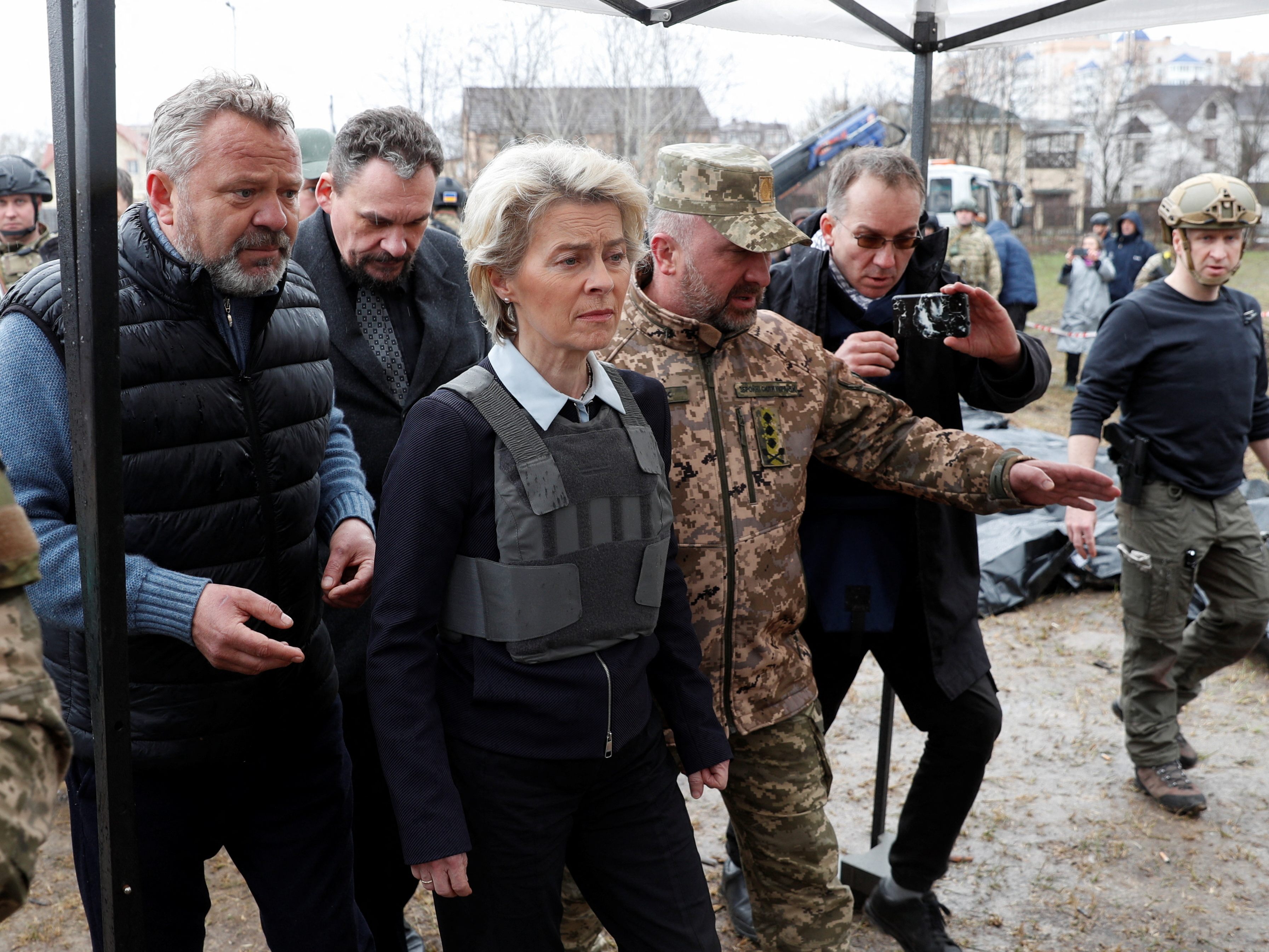 Von der Leyen besuchte Kiew und Butscha. Von der Leyen besuchte Kiew und Butscha.