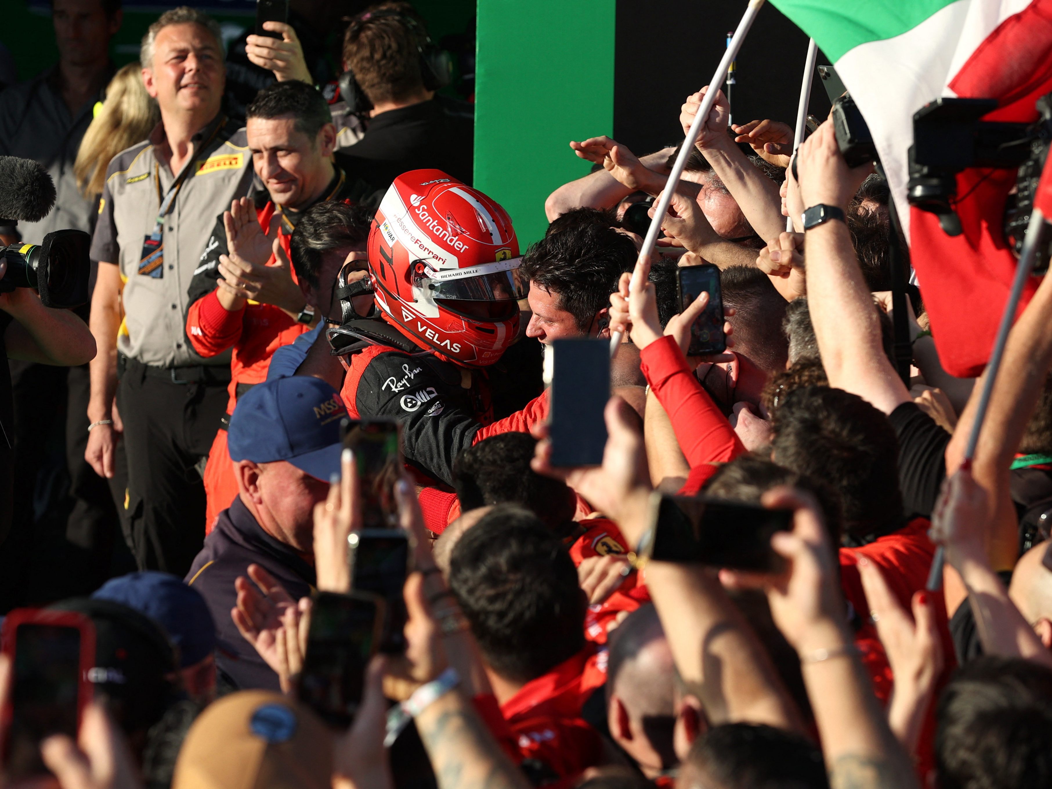 Charles Leclerc bekam nur kurz Druck von Verstappen. Charles Leclerc bekam nur kurz Druck von Verstappen.