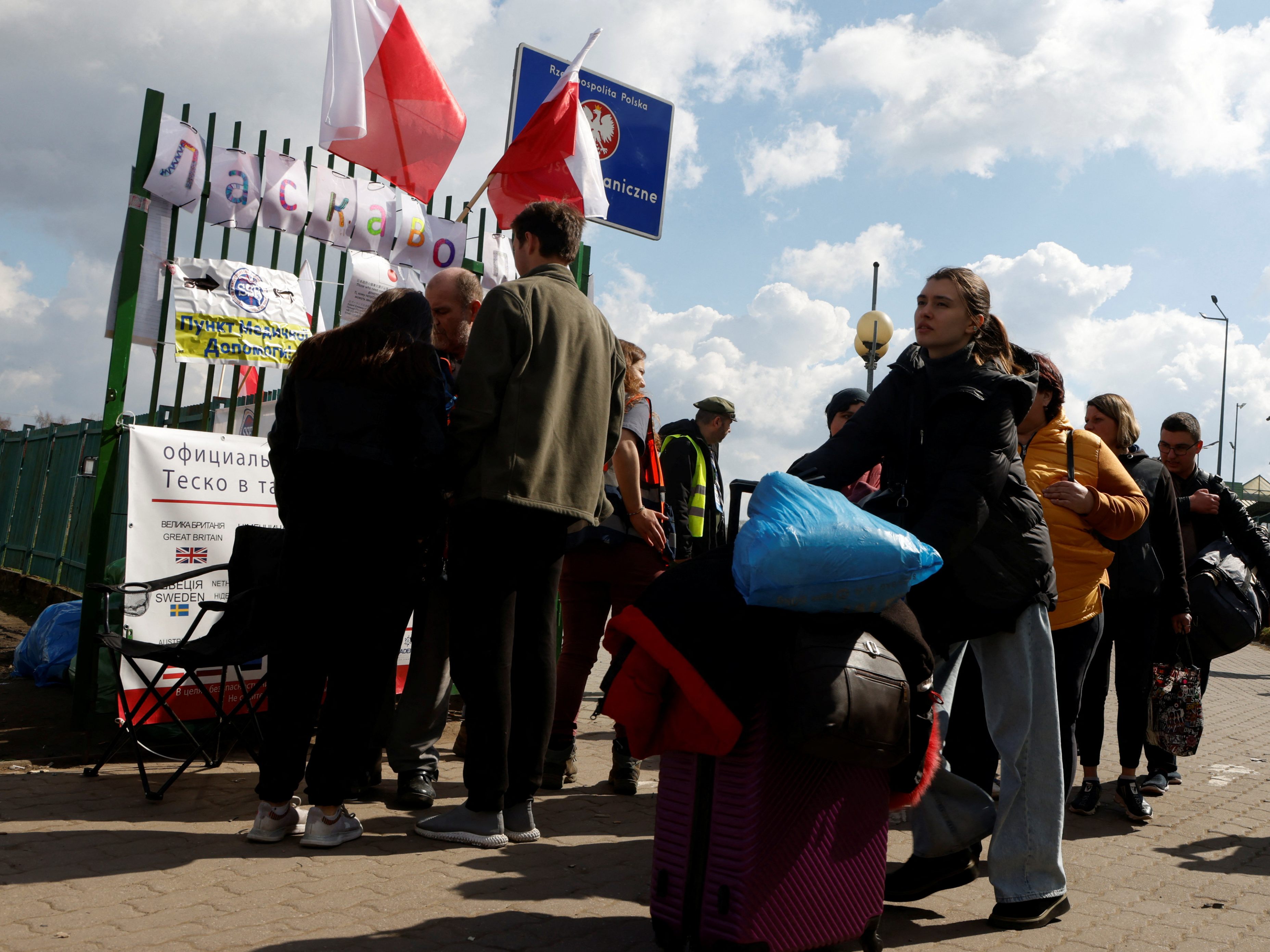 Ukrainische Flüchtlinge an der polnischen Grenze.